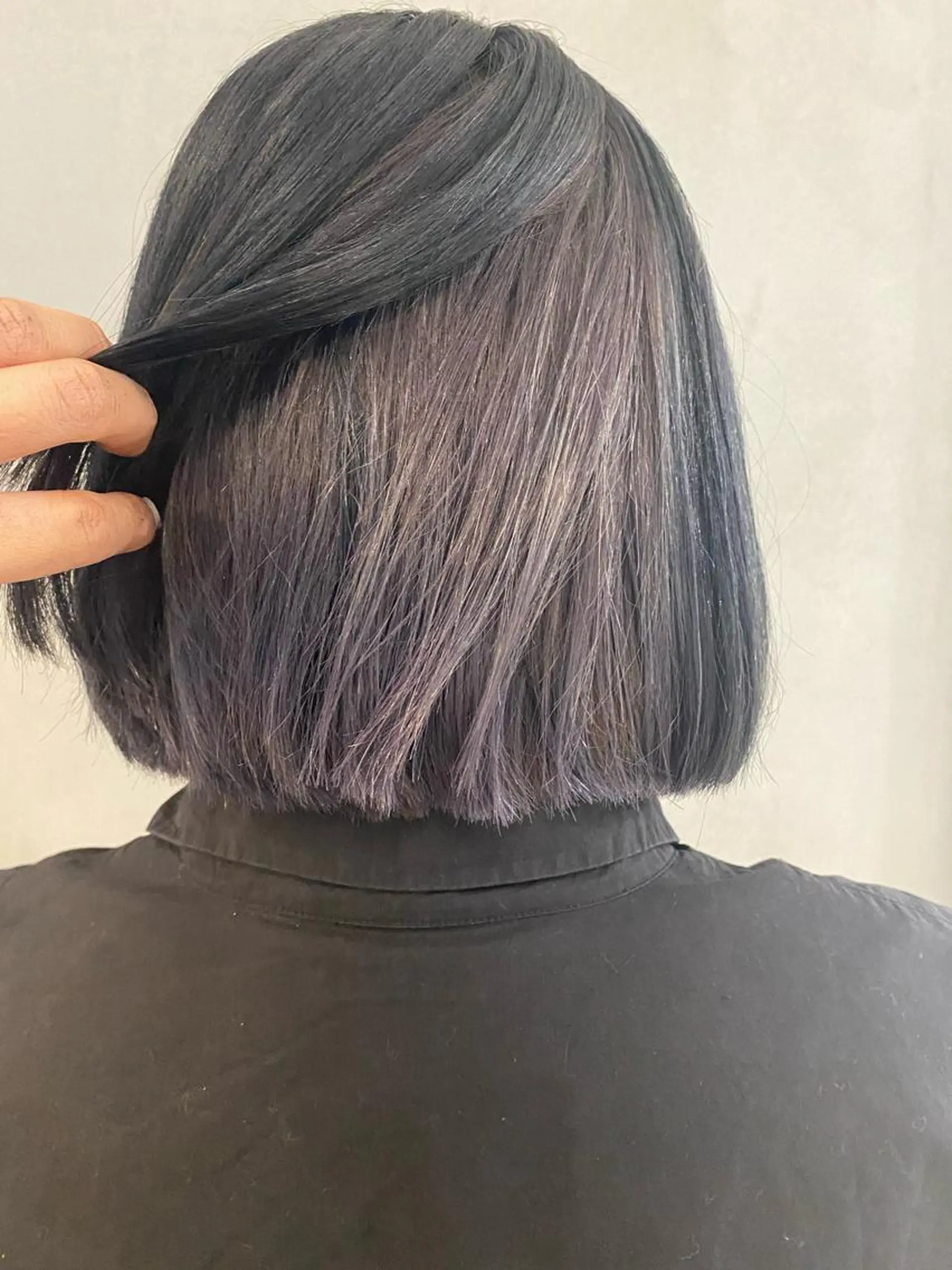 ミディアム パープルカラー ボブ 田村 りなのヘアスタイル