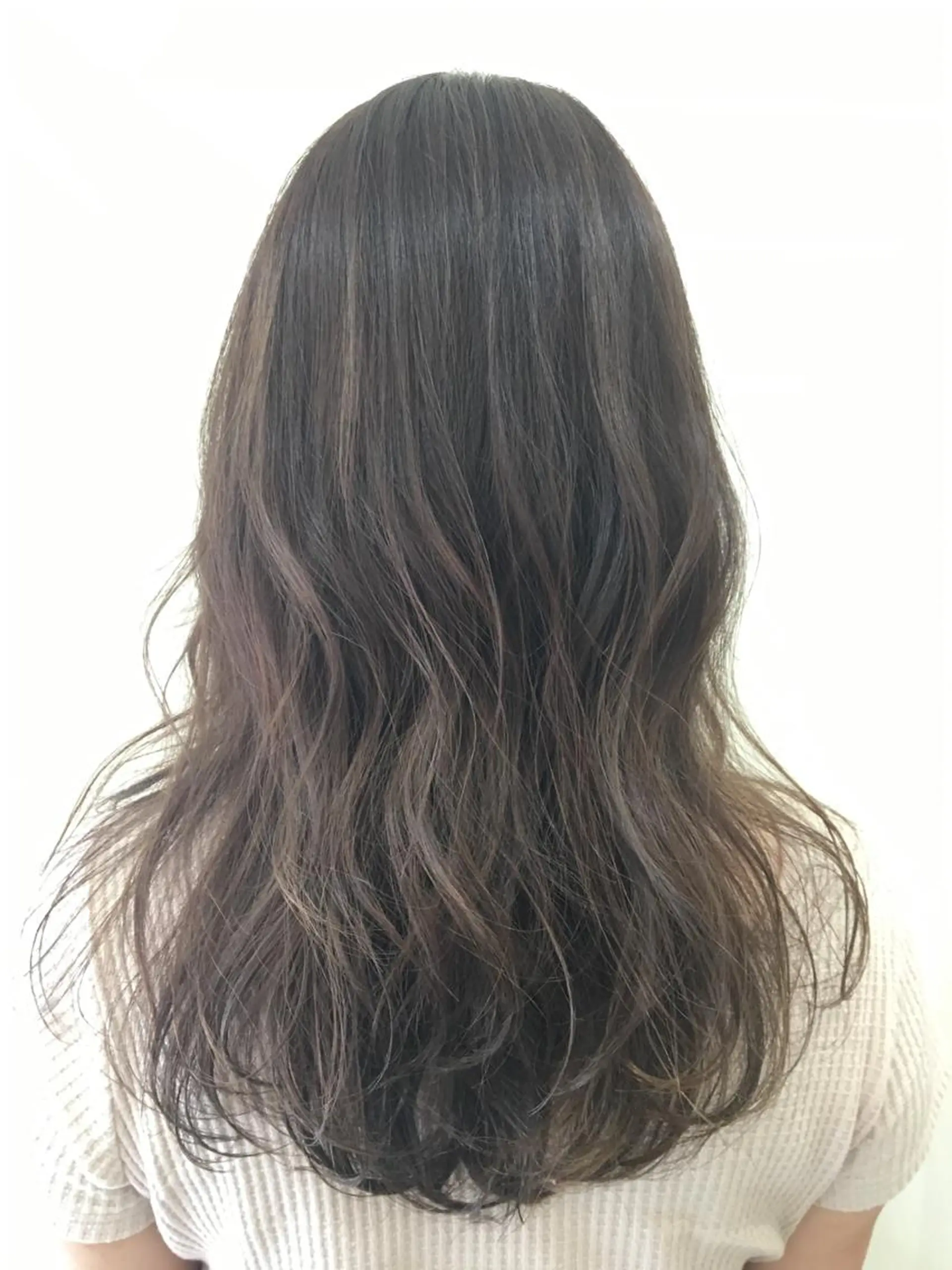 セミロング カラー ベージュカラー 透明感カラー ハイライトカラー イルミナカラー ヌーディベージュ カット ヘアカラー 縮毛矯正 トリートメント ぱつっとボブ/ 小野あかねのヘアスタイル