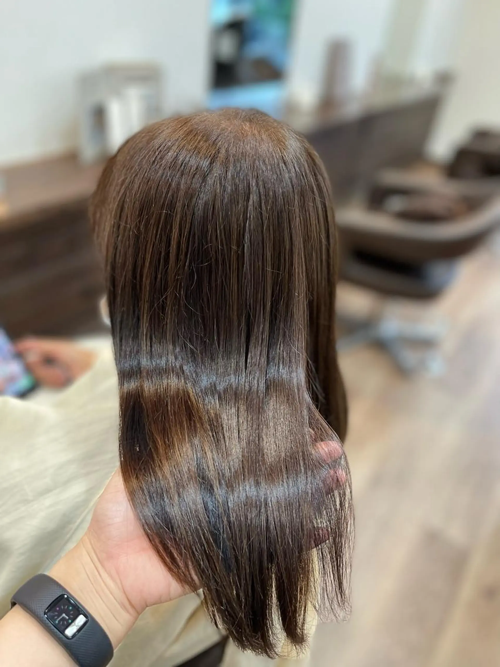 セミロング カット ヘアカラー 吉原 沙帆のヘアスタイル