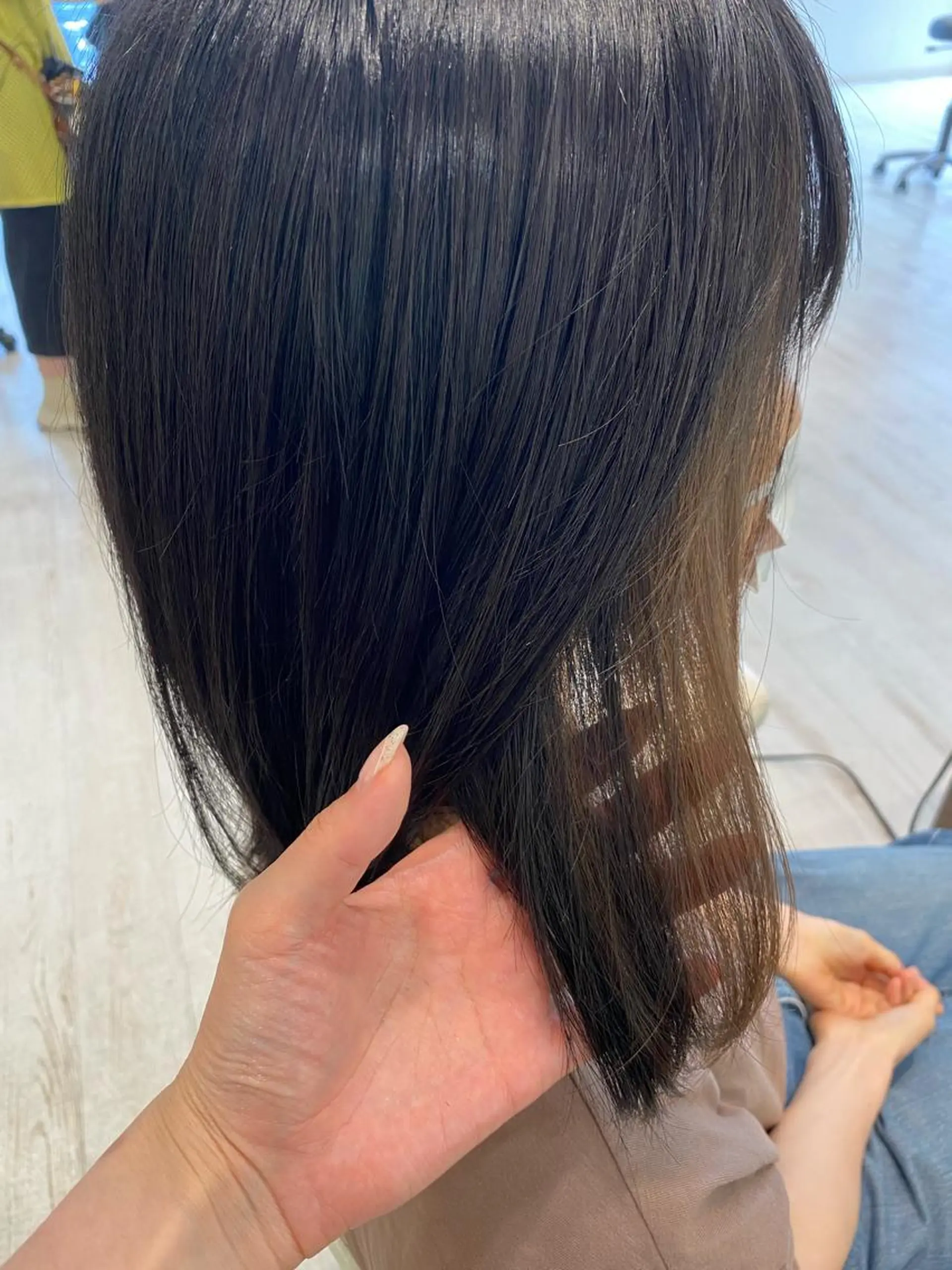 ミディアム カラー ブリーチ グレージュ インナーカラー ベージュ/インナー カラー🤍Rieのヘアスタイル