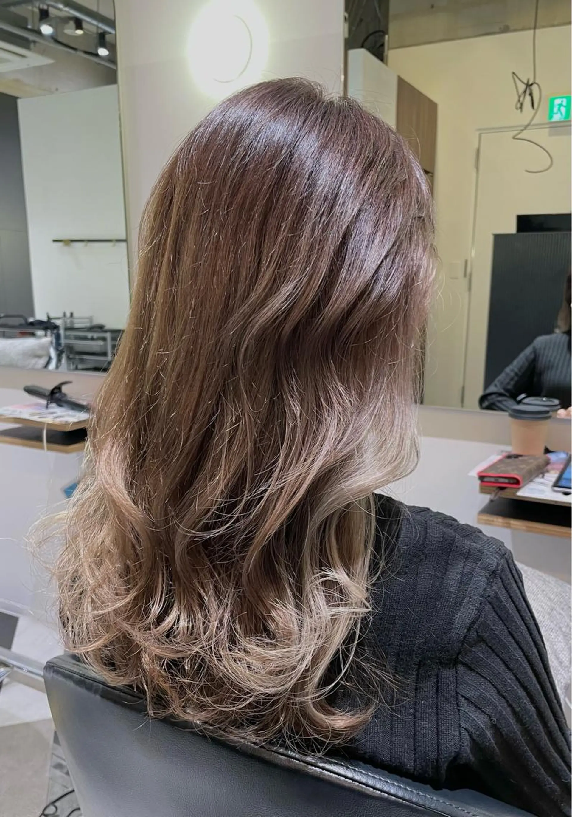ロング カラー グラデーションカラー グレージュ ハイライトカラー イルミナカラー ハイライト カット ヘアカラー トリートメント ヘッドスパ キヨカワ タイトのヘアスタイル