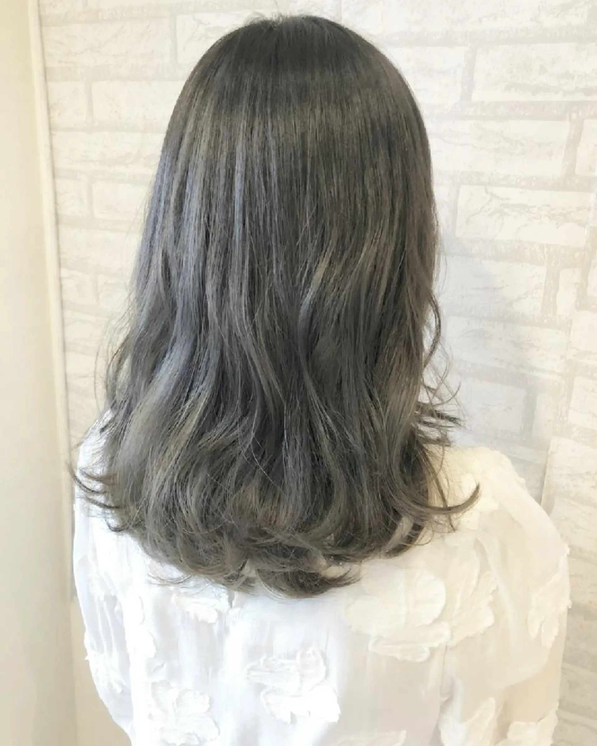 セミロング カラー グレージュ ハイライトカラー ハイライト JIL BLAN 京都所属・RU RIのヘアスタイル