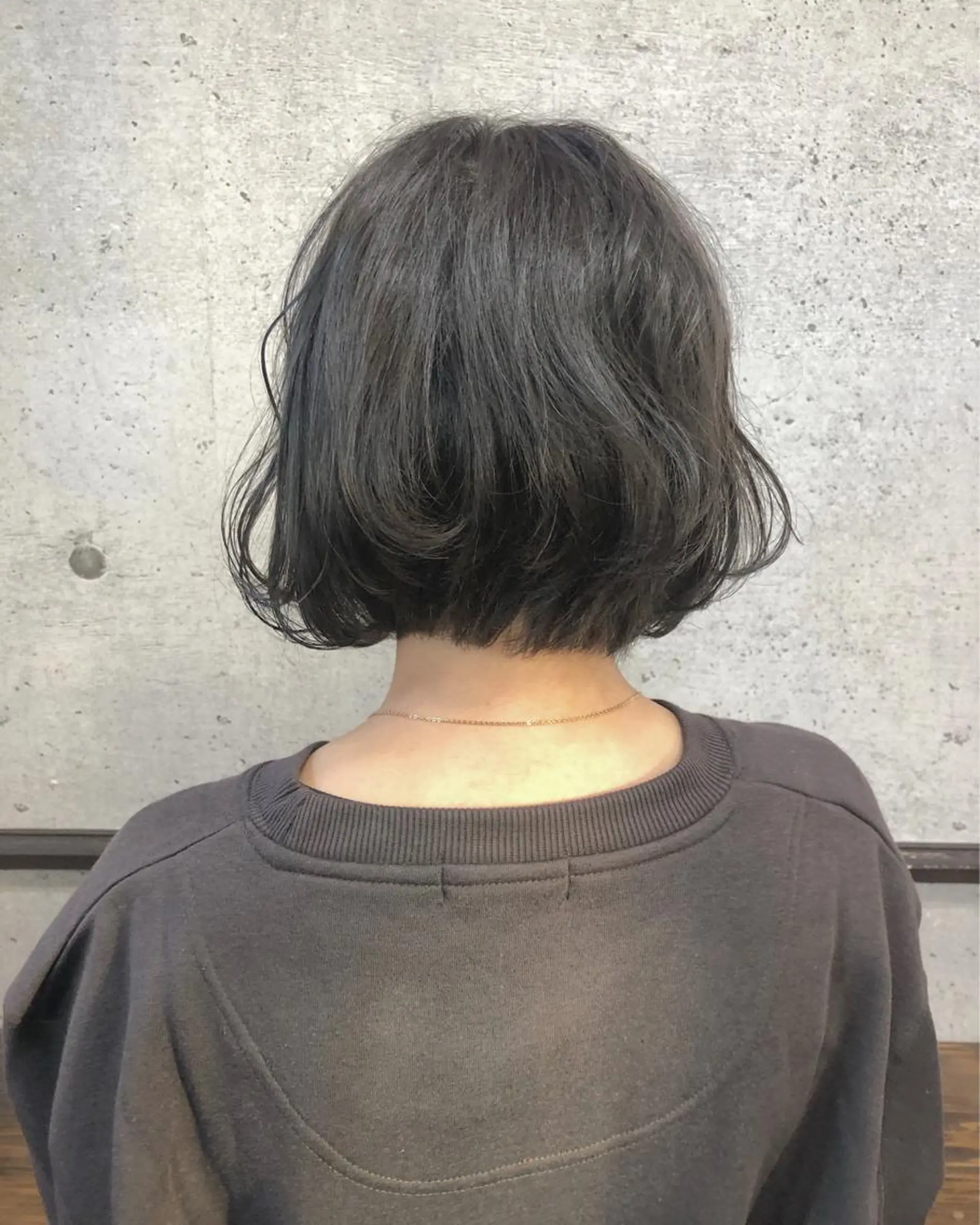 ショート カラー グレージュ カーキグレージュ ヘアカラー 江原 彩華のヘアスタイル