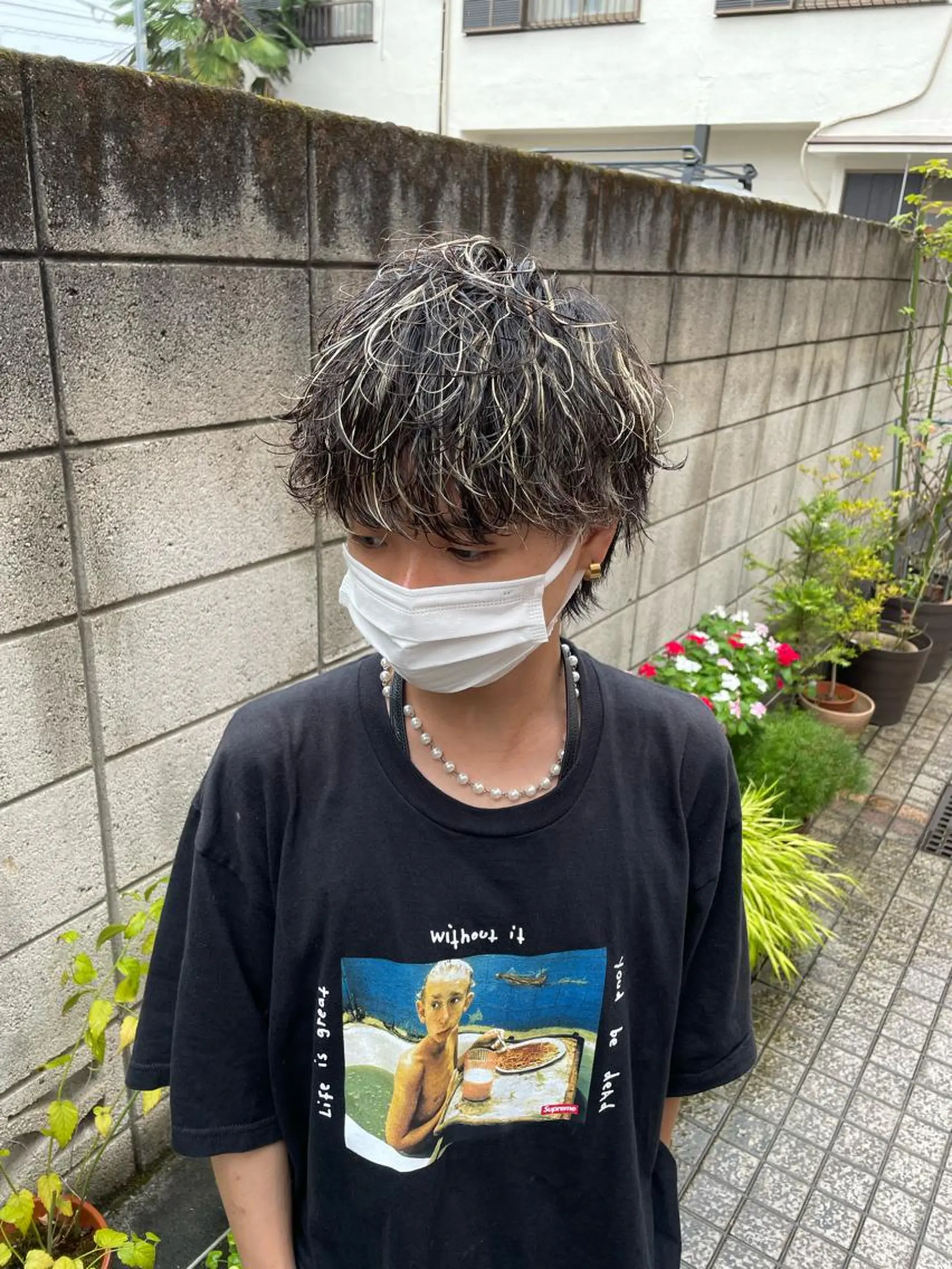 ショート カラー パーマ ヘアアレンジ メンズ アイブロウ センターパート マッシュウルフ マッシュ メンズパーマ メンズツイストパーマ カット ヘアカラー トリートメント ヘッドスパ ヘアセット スパイキー/フェザー /波巻き/かいとのヘアスタイル