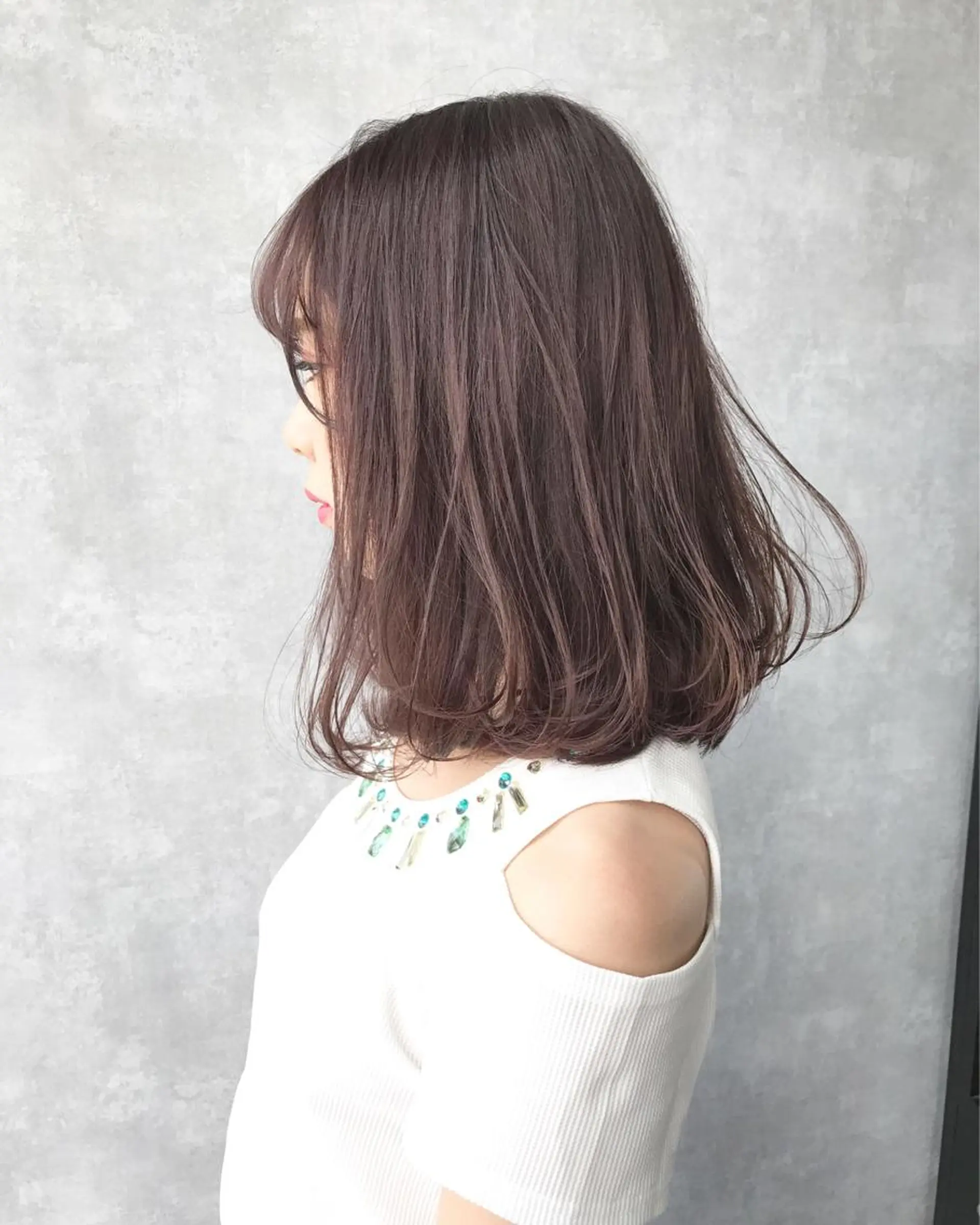 ミディアム カラー ベージュカラー ラベンダーカラー ラベンダーベージュ TOMOYAレイヤー ブリーチ縮毛矯正のヘアスタイル