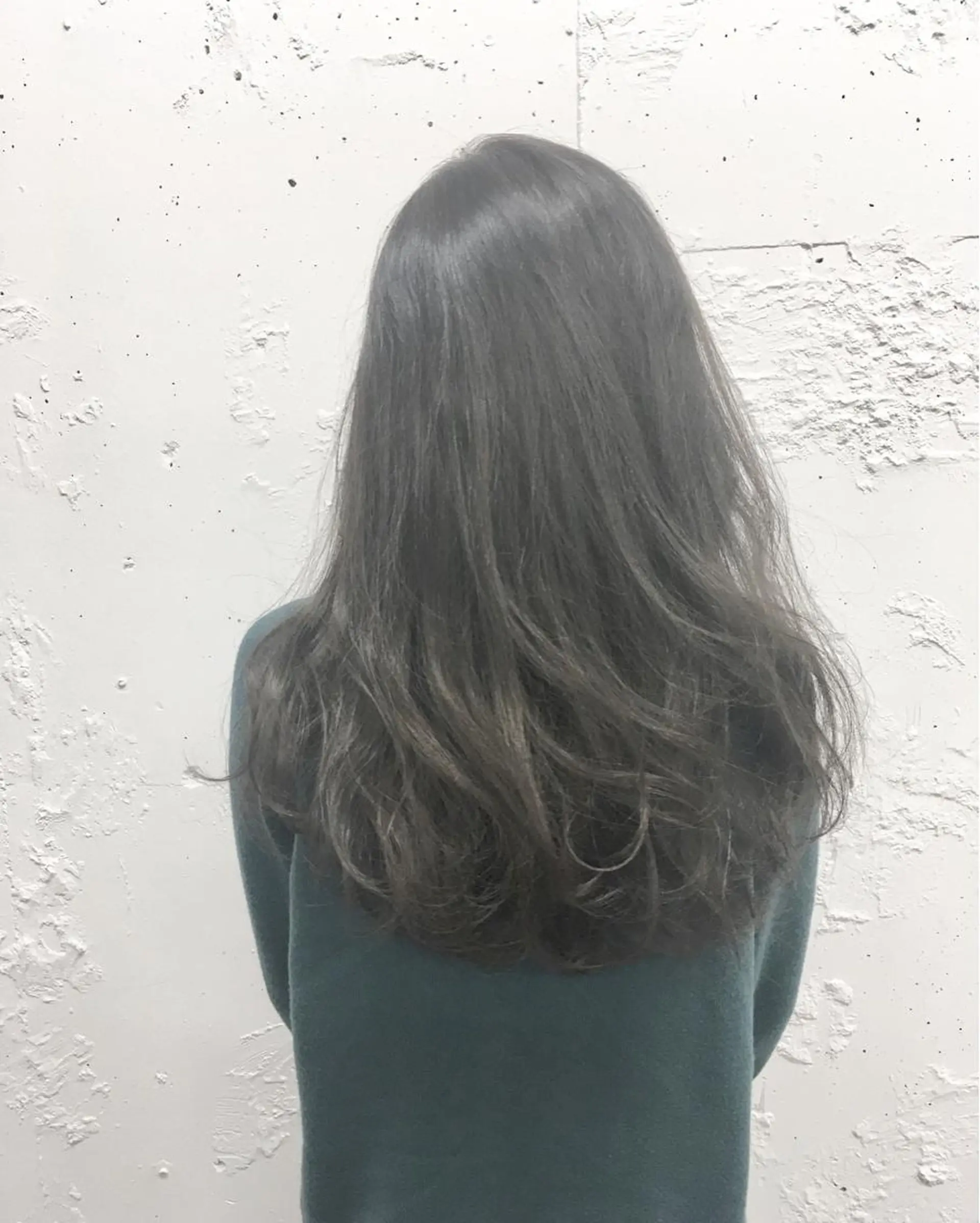 ショート ミディアム セミロング ロング カラー 透明感カラー ダークグレー 山口 悟のヘアスタイル