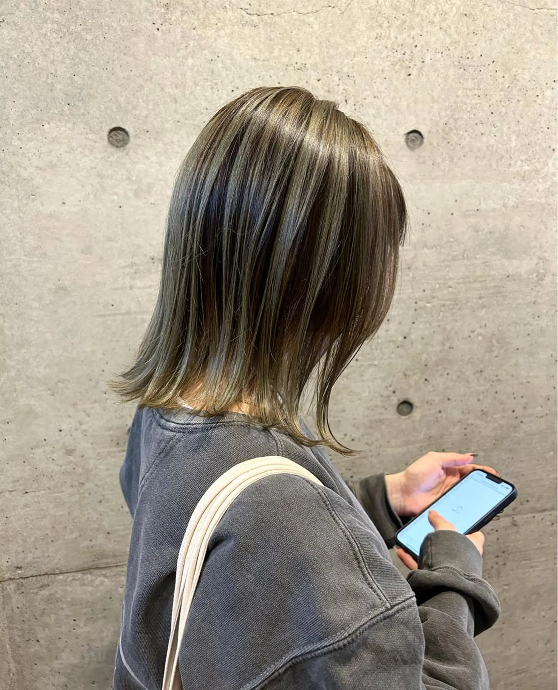 ミディアム カラー バレイヤージュ ブリーチ グレージュ オリーブグレージュ オリーブグレー 後藤紗英/髪質改善 /オリーブベージュのヘアスタイル