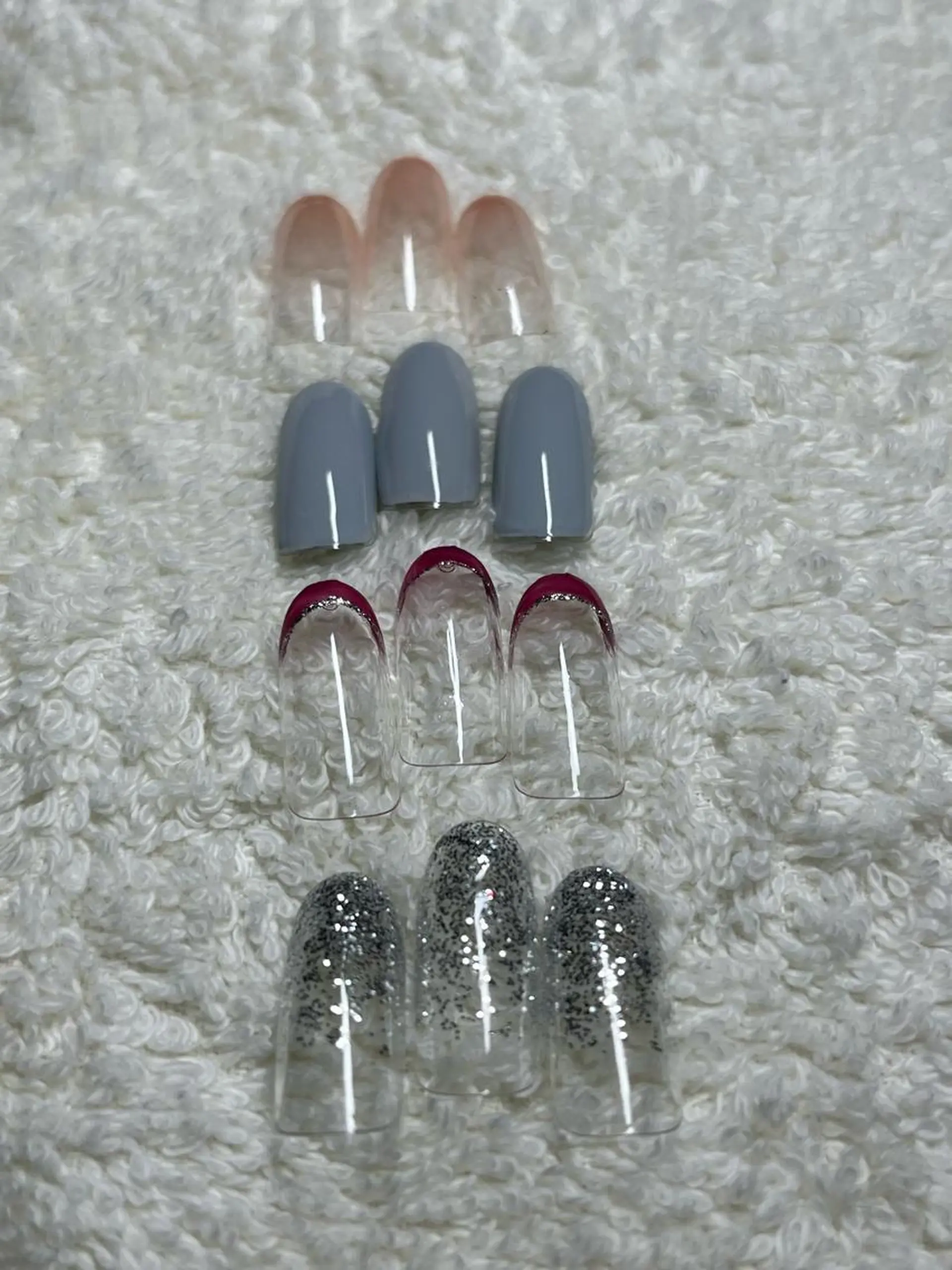 ネイル フレンチネイル ラメ(グリッター) ラメグラデーション ワンカラーネイル ネイルサロンエーナイン平岸店所属・齋藤 英理のネイルデザイン