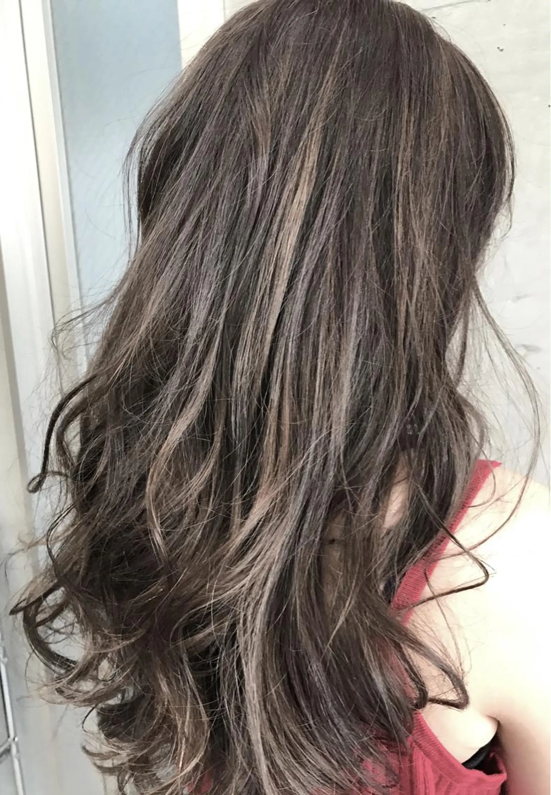 ロング カラー アッシュ アッシュグレー アッシュグレージュ グレージュ ハイライトカラー 大栗 佑也  髪質改善のヘアスタイル