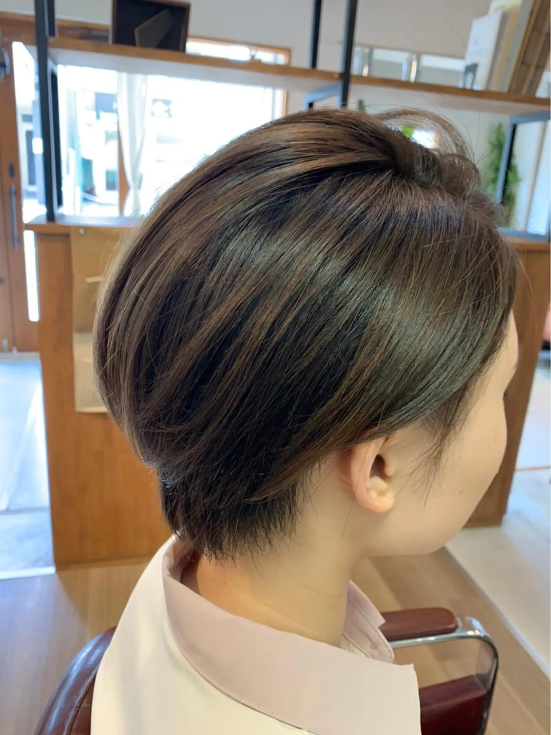 ショート カラー ハイライトカラー ハイライト chill out 南塚口本店のヘアスタイル