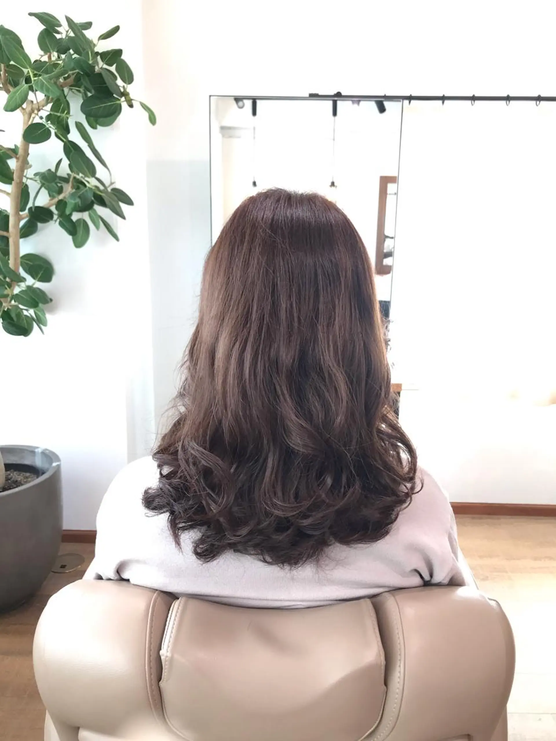 セミロング カラー ヘアカラー トリートメント Celeste  心斎橋所属・吉田 小百合のヘアスタイル