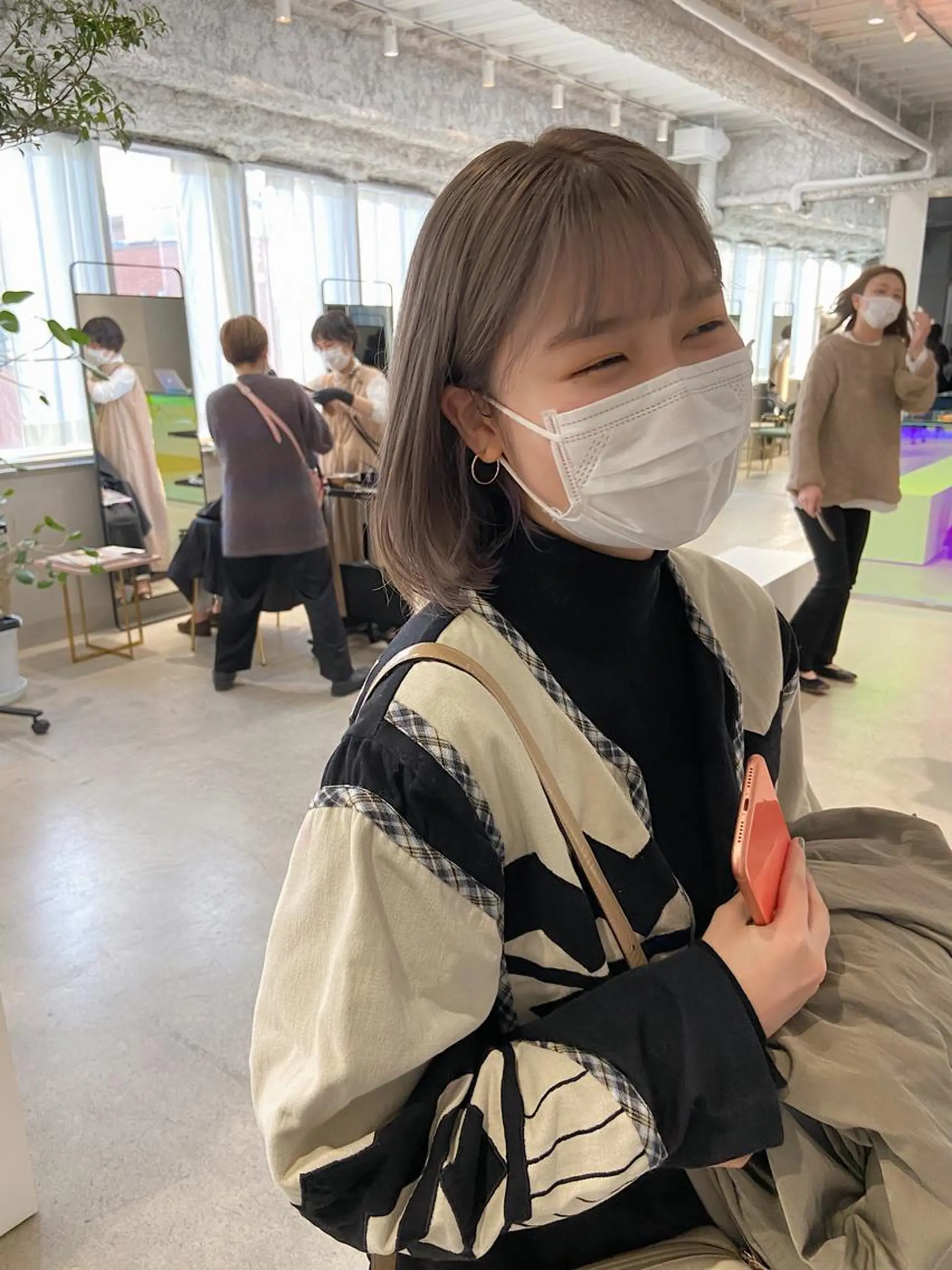 ミディアム カラー アッシュ ミルクティーアッシュ STAN WOOD所属・似合わせcut 🔥yutakaのヘアスタイル