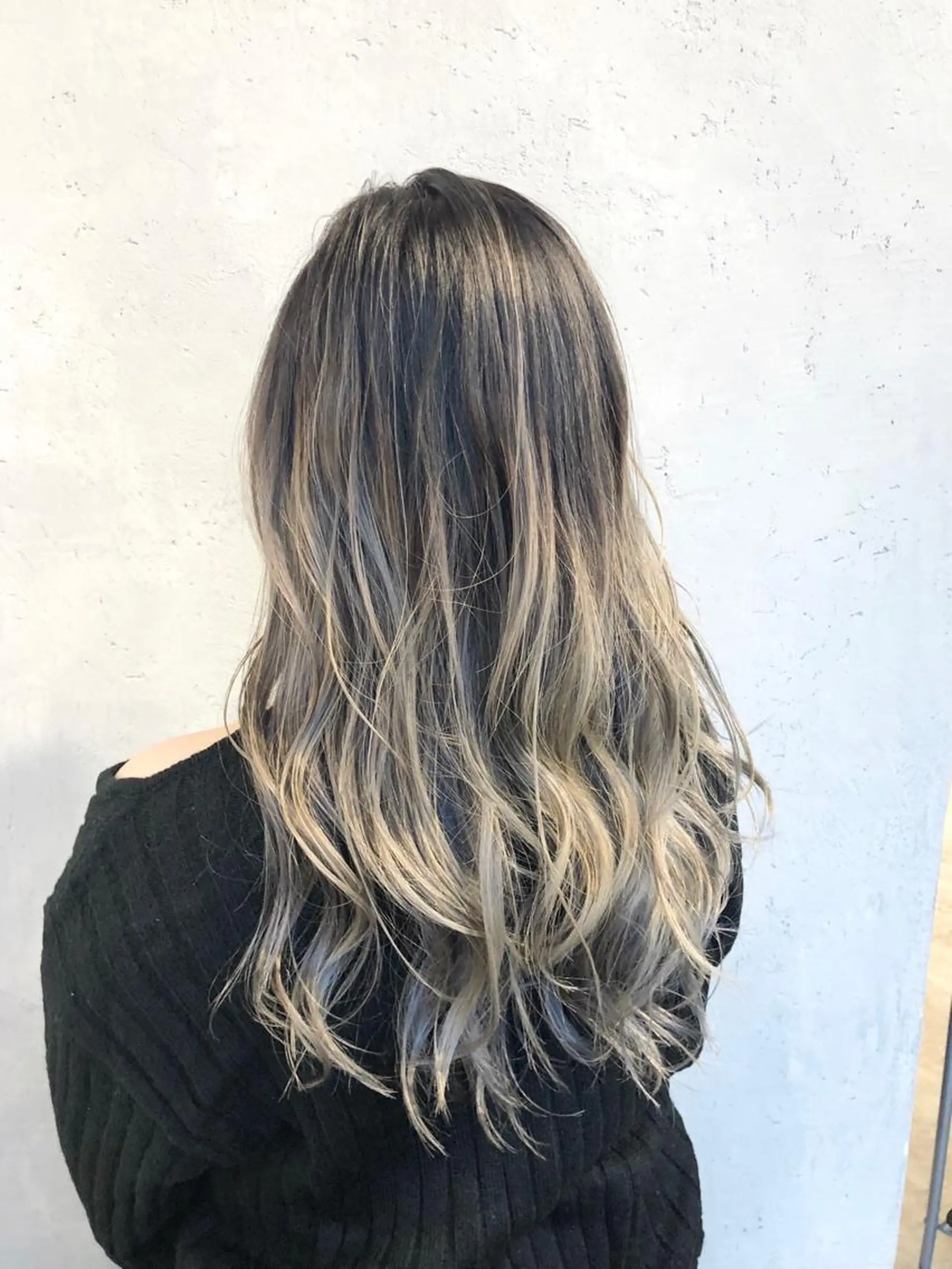 ロング カラー ヘアアレンジ ｲﾝﾅｰｶﾗｰ屋さん 🫧伊藤拓実のヘアスタイル