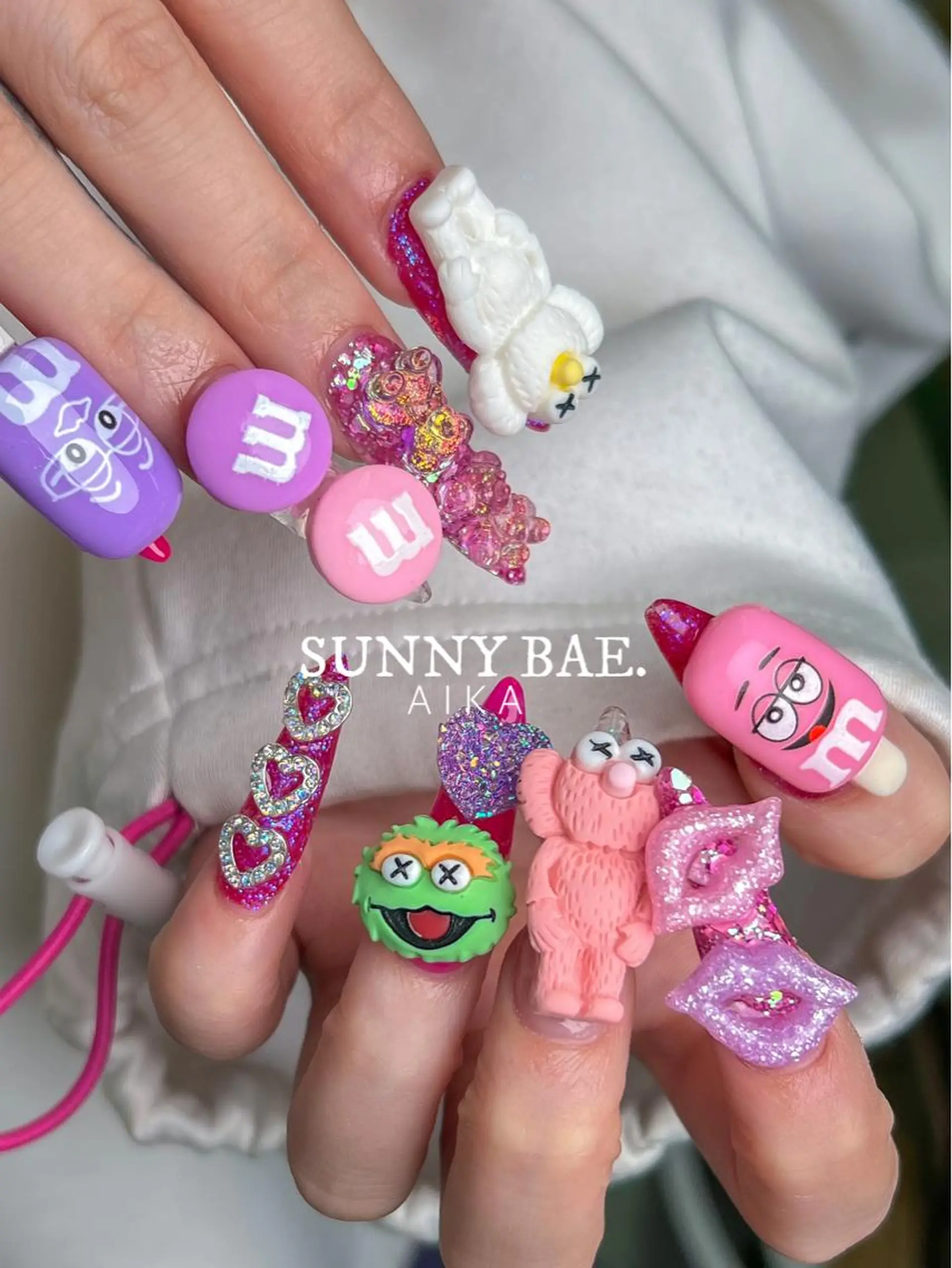 ロング ネイル ロング アートネイル ジェルネイル キラキラネイル ロングネイル SUNNY BAE.所属・Made By AIKAのネイルデザイン