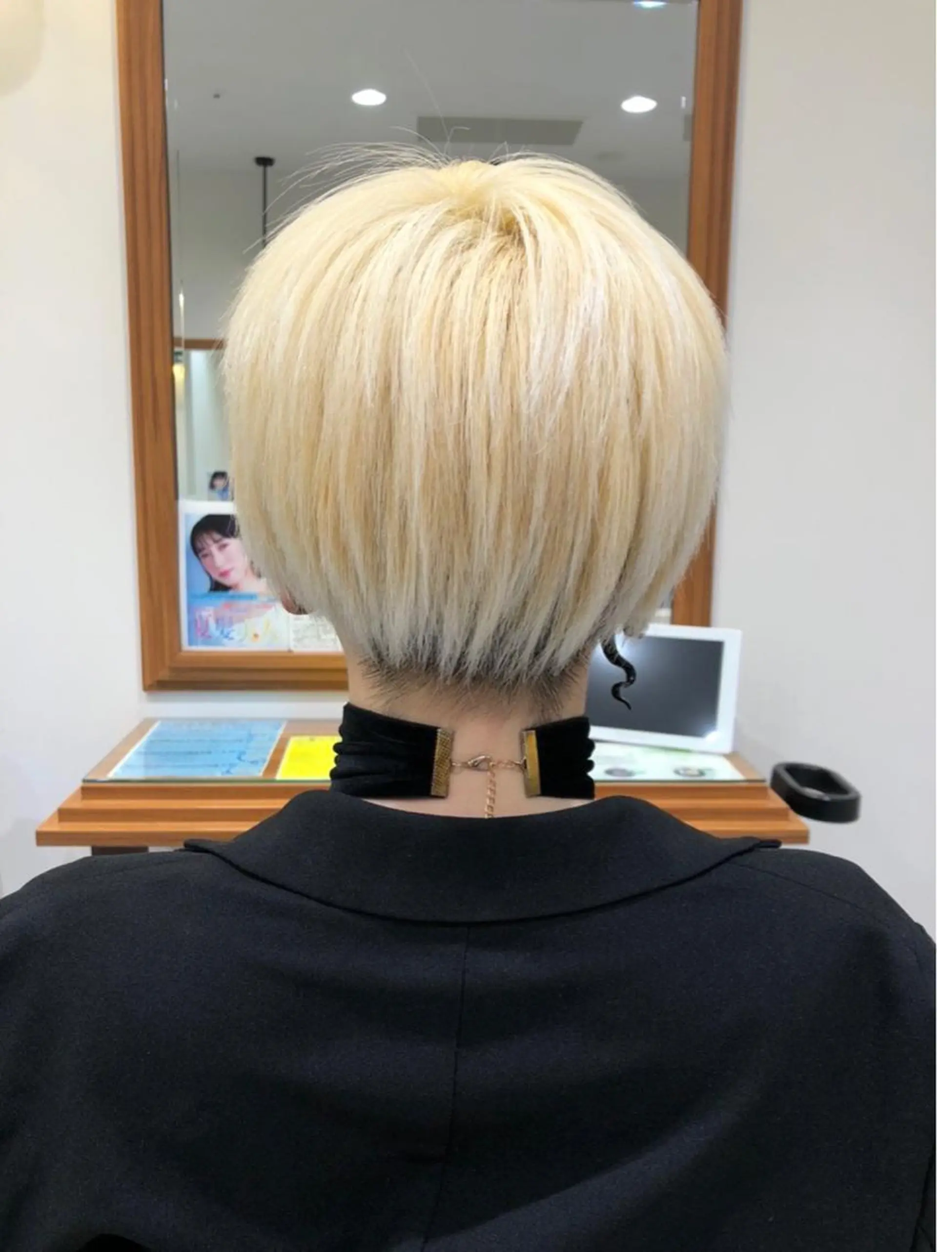 ショート カラー 抜きっぱなしブロンド ブロンド 田中 志織のヘアスタイル