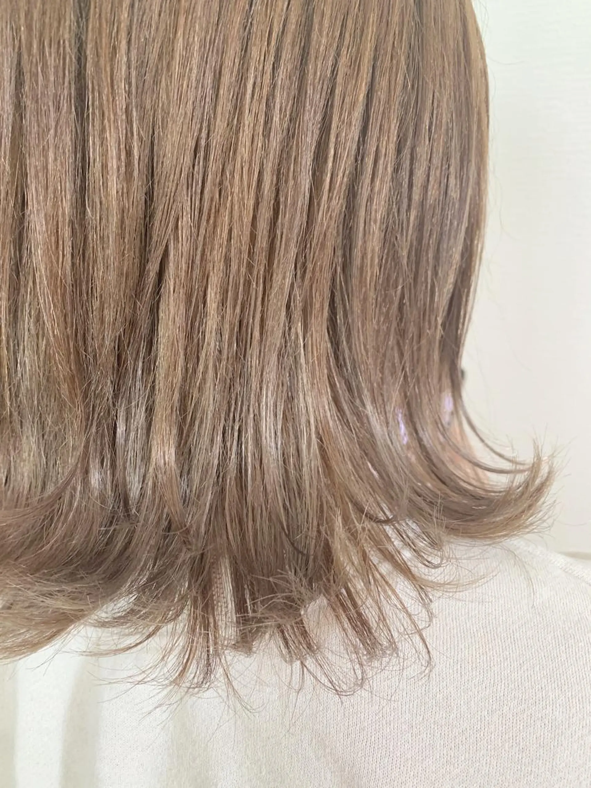 ミディアム カラー ベージュカラー ブリーチ 透明感カラー レイヤーボブ Asukaのヘアスタイル