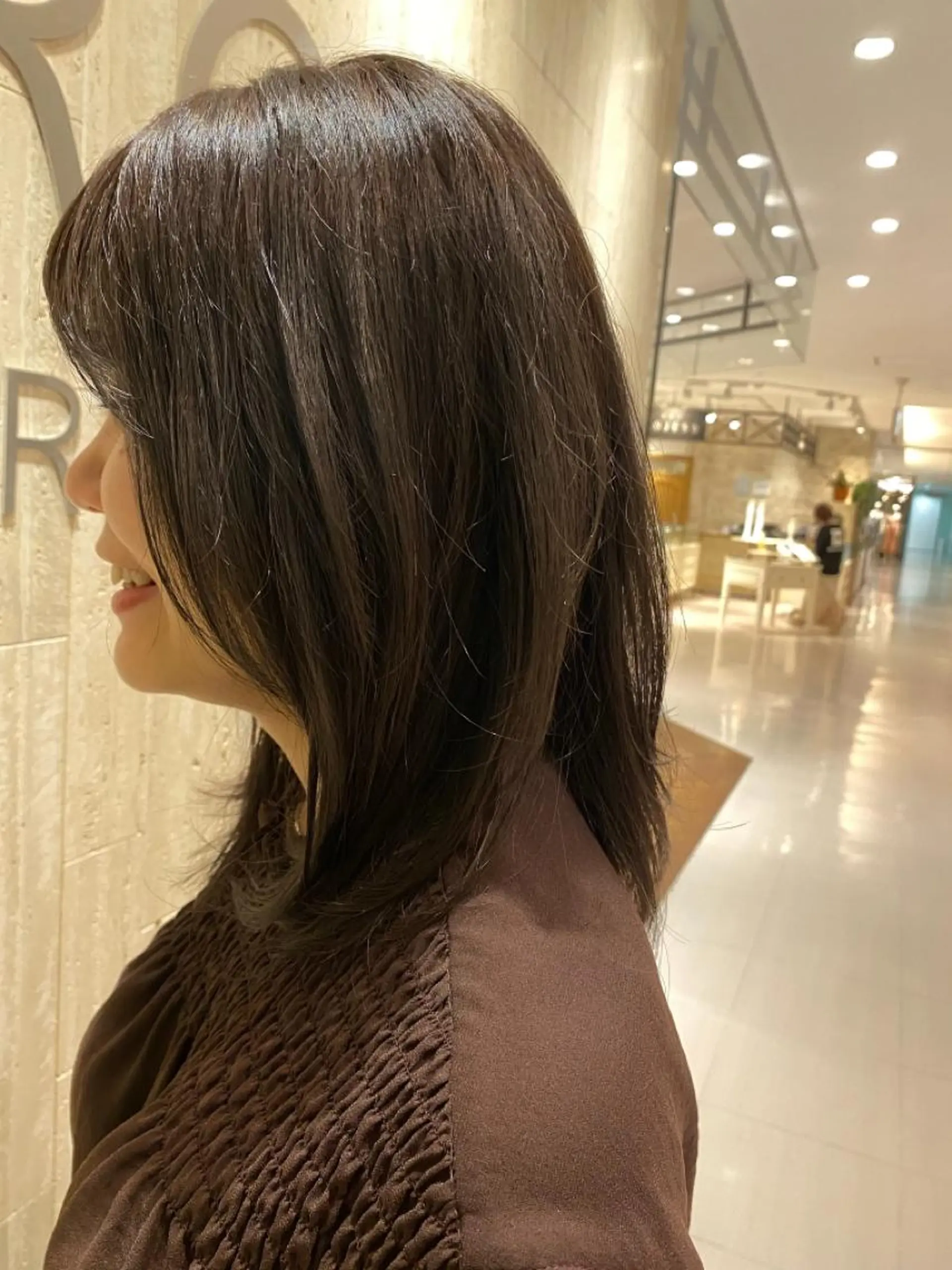 セミロング カラー アッシュ アッシュグレー カット ヘアカラー 高橋 芽衣のヘアスタイル