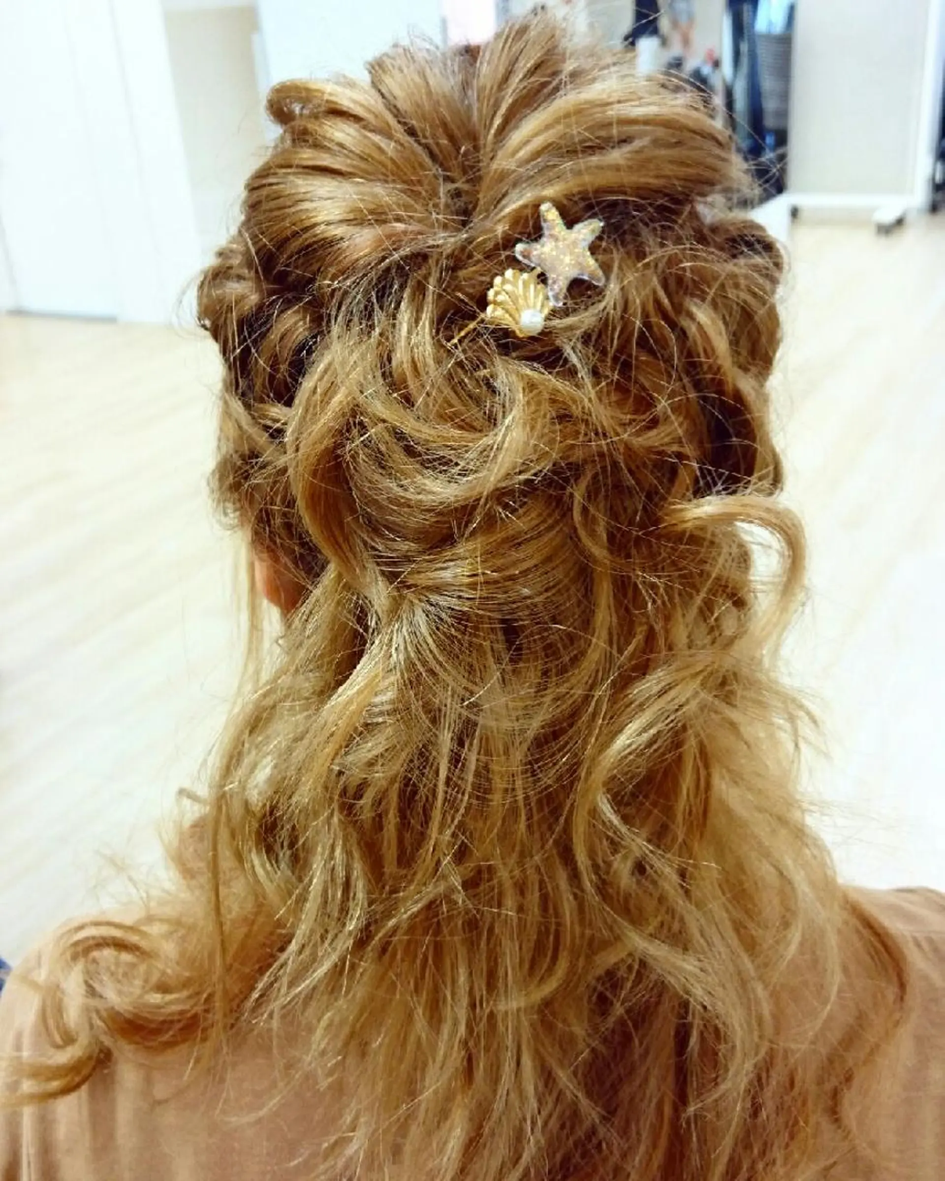 ロング ヘアアレンジ ハーフアップ 透明感ハイライト◎ 伊藤夏海のヘアスタイル