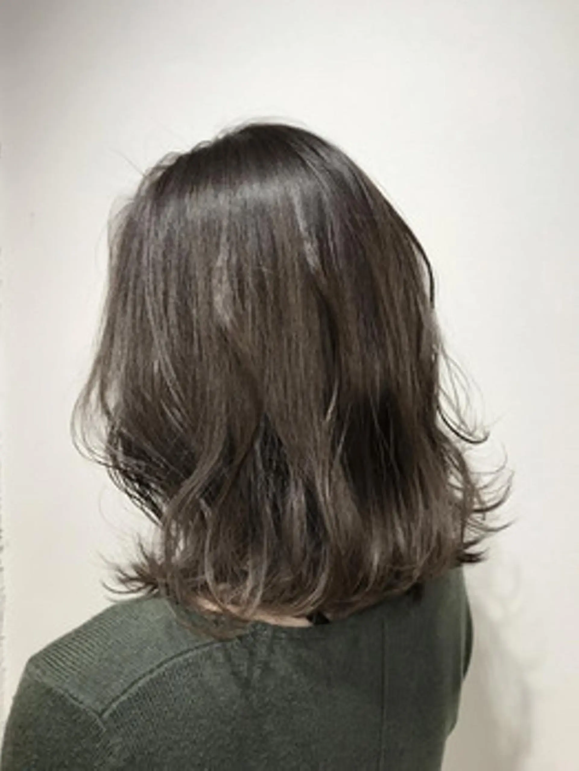 ミディアム カラー 切りっぱなしボブ ブリーチ グレージュ イルミナカラー ブリーチなしカラー カット ヘアカラー トリートメント 岡崎勇人/レイヤー/ 韓国/ケラチンTRのヘアスタイル