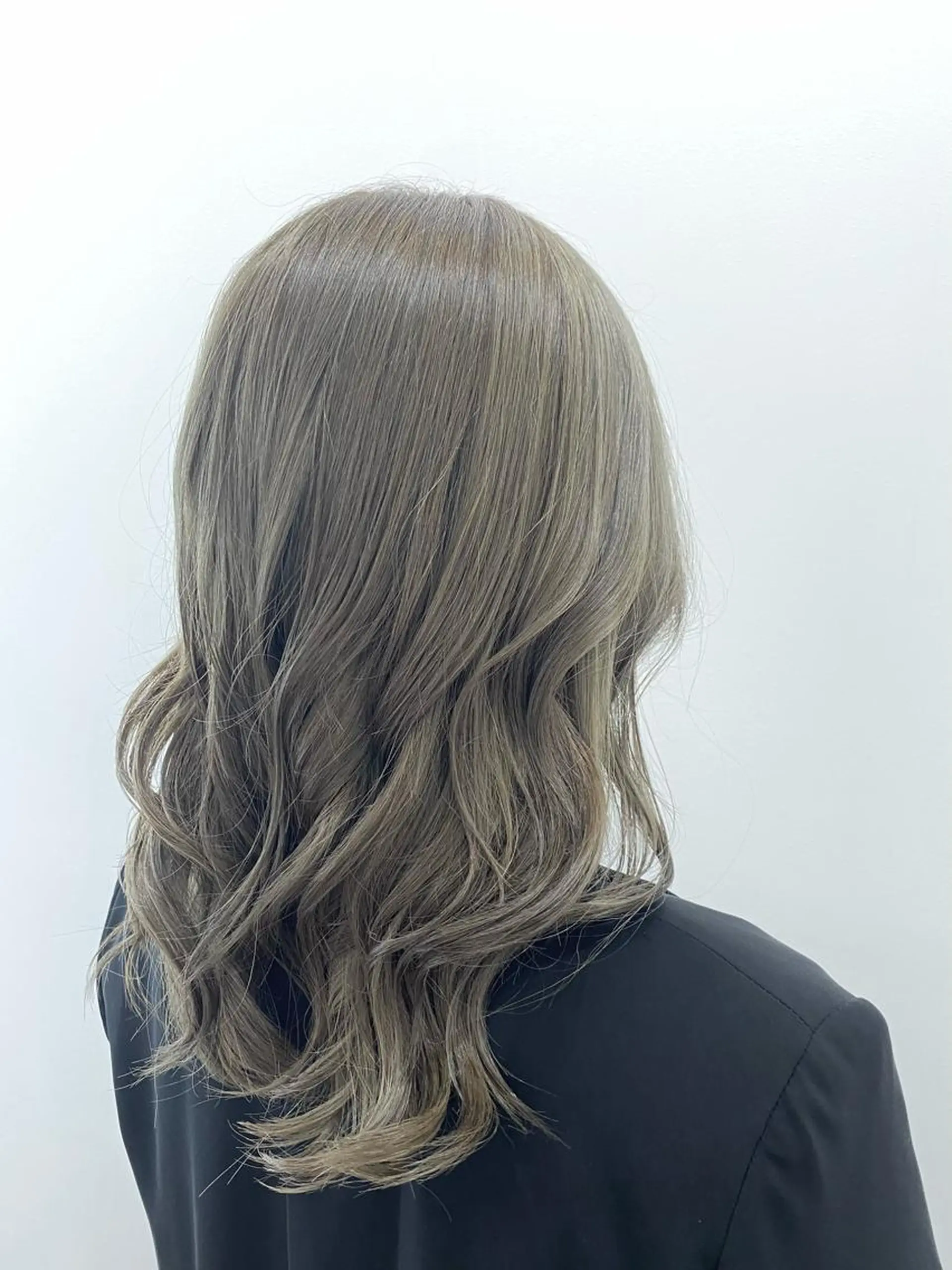 ロング カラー グレージュ ✨髪質改善が大好評✨ 美容室lic近藤✨のヘアスタイル