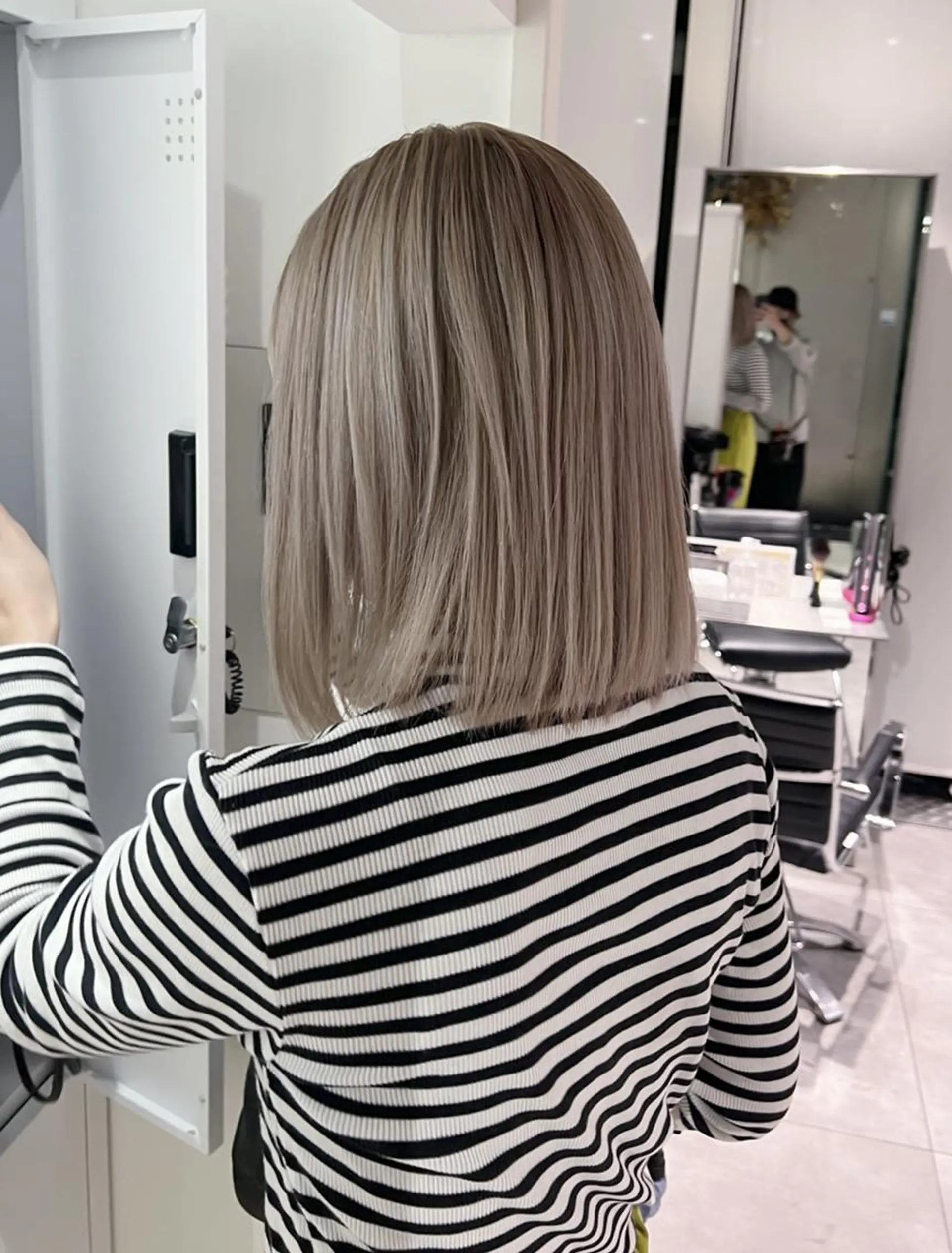 ミディアム カラー ブリーチ グレージュ カット ヘアカラー トリートメント ayano/天神 ハイトーン/ブリーチのヘアスタイル