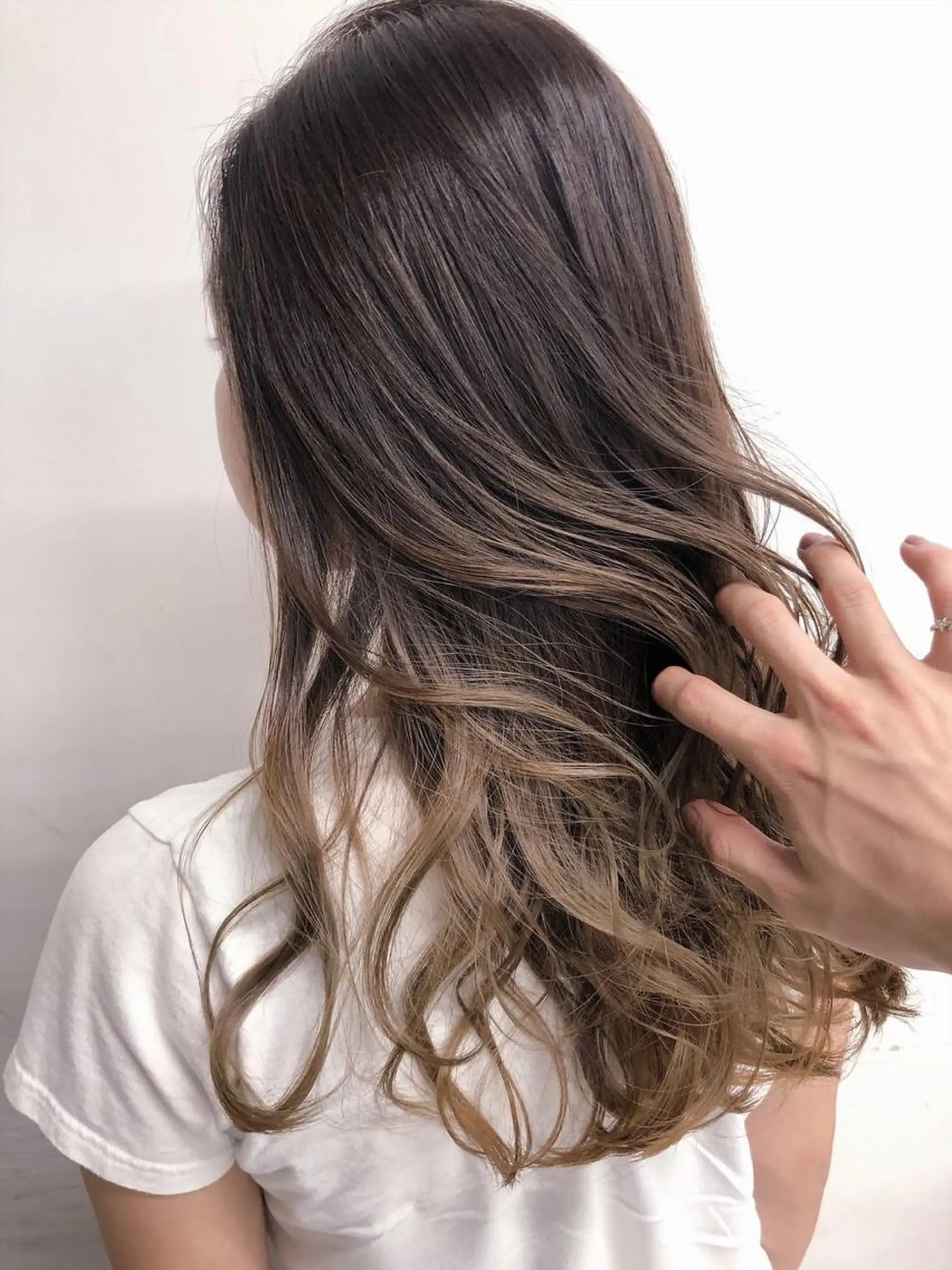 セミロング カラー パーマ ヘアアレンジ グラデーションカラー 【公式】amble luxe池袋東口🩷のヘアスタイル