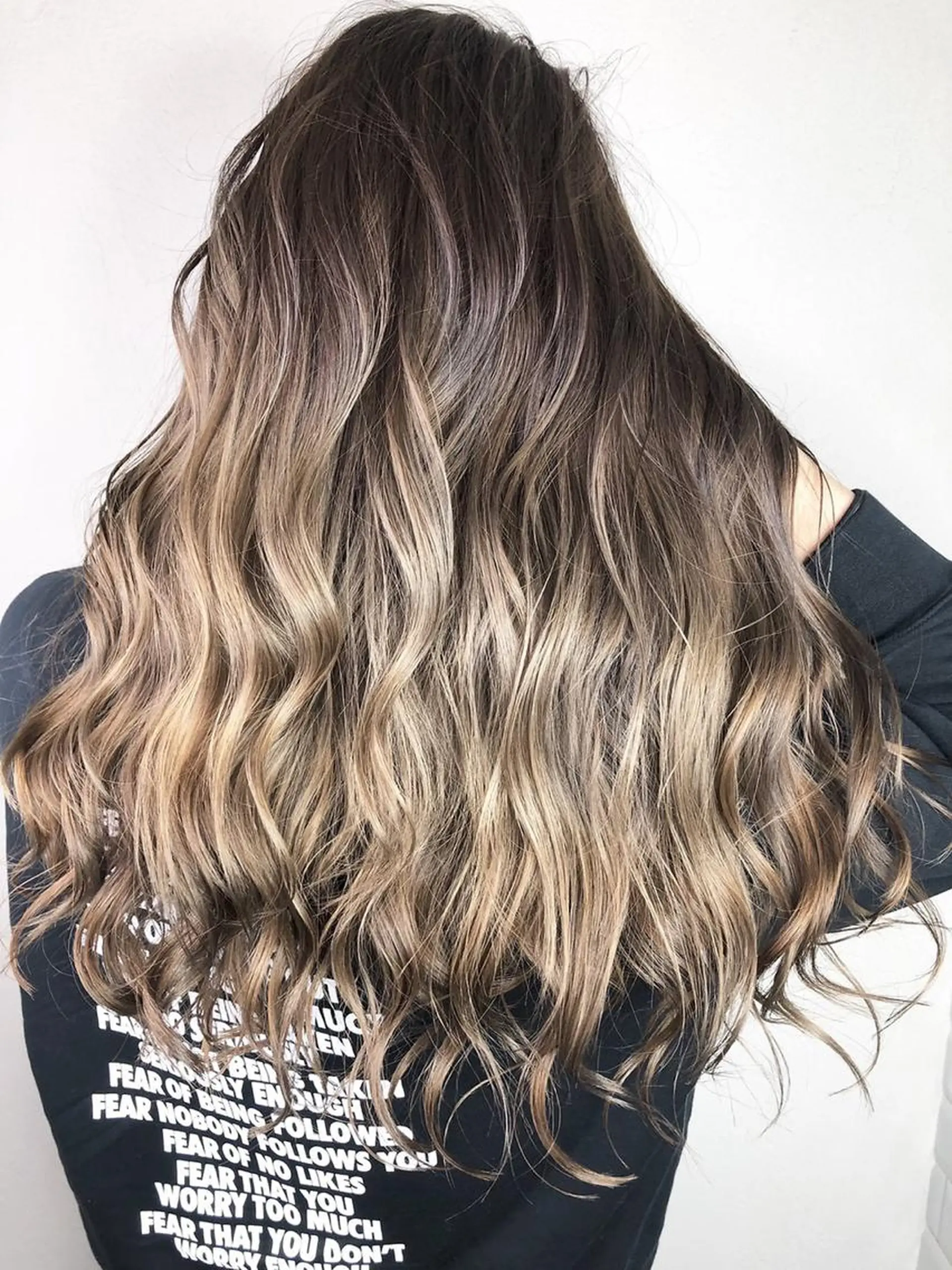 ロング カラー バレイヤージュ レイヤーカット ヘアカラー iroa＋color 鶴見店のヘアスタイル