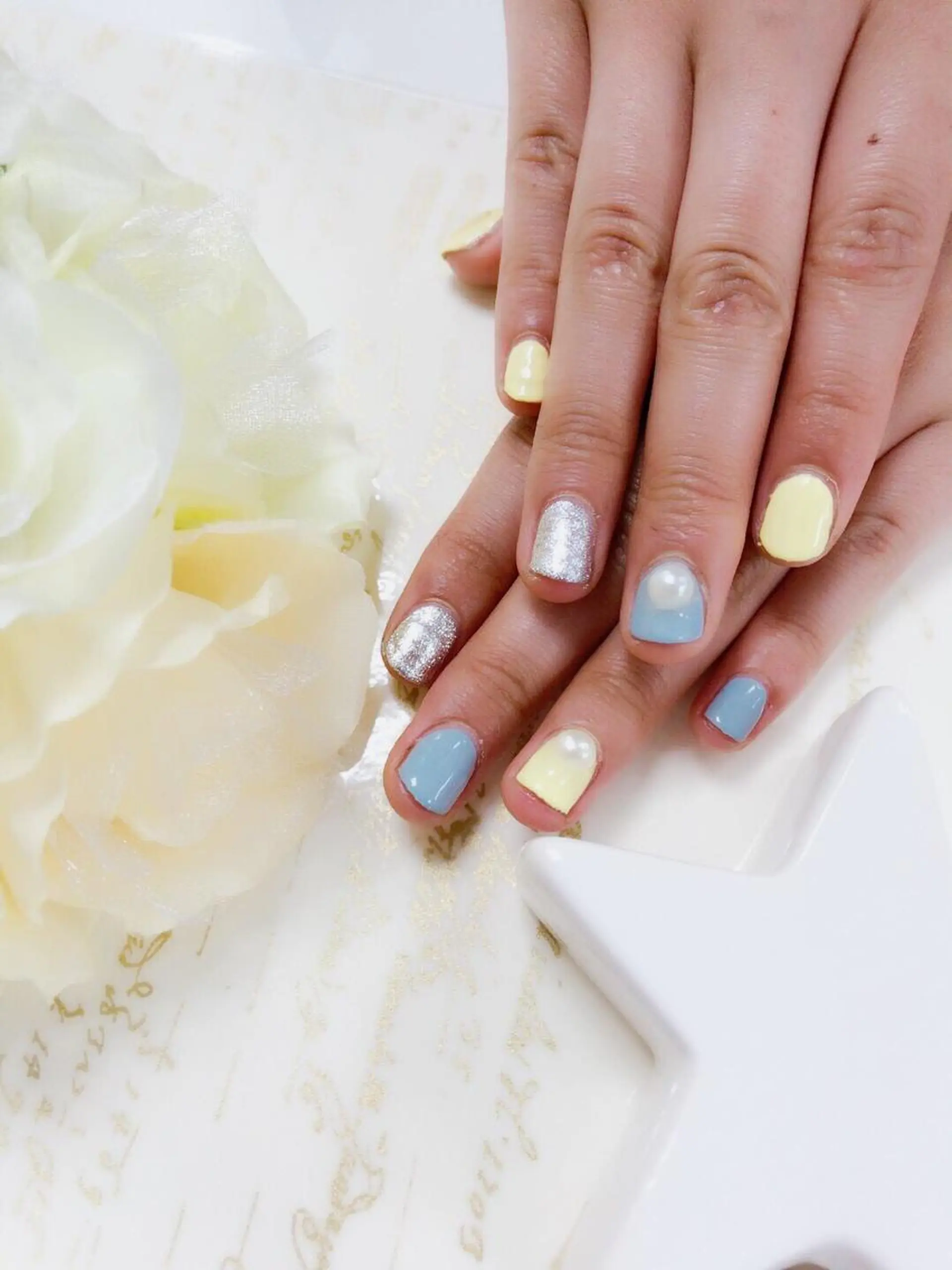 ネイル パステルネイル レイヤーカット 早崎太生のヘアスタイル