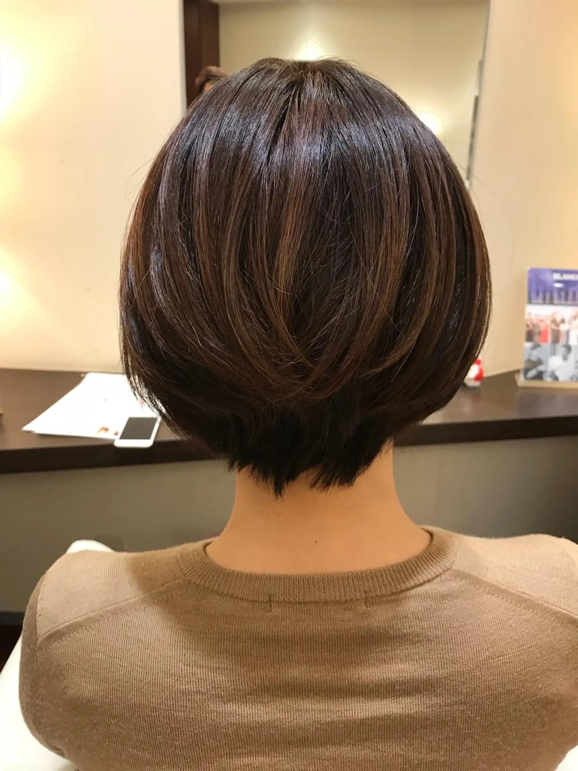 ショート カラー デザインカラー ハイライトカラー ハイトーンカラー イルミナカラー ハイライト BIANCO北堀江 AKANEのヘアスタイル