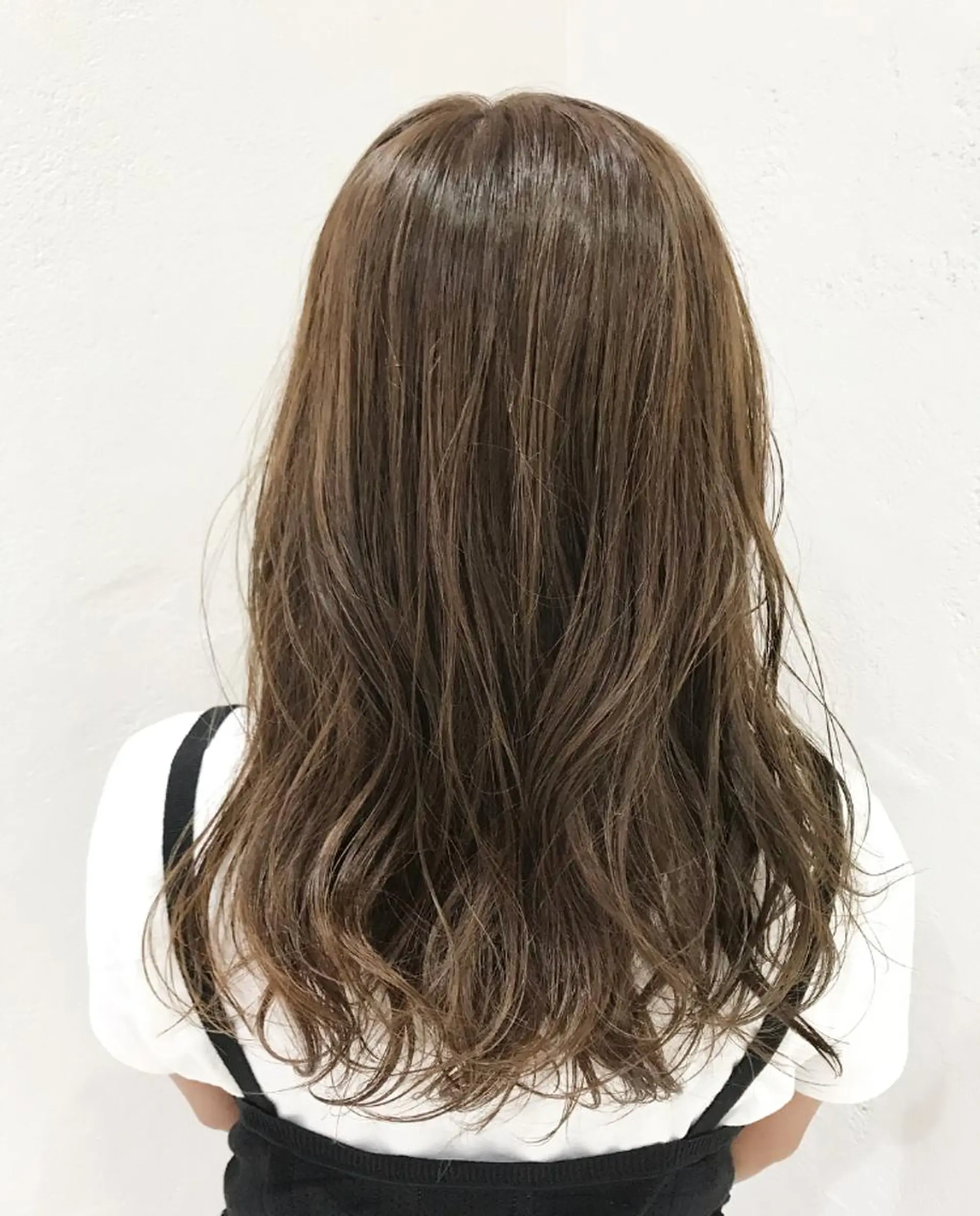 セミロング カラー パーマ ヘアアレンジ マツエク・マツパ アッシュ ベージュカラー 韓国ヘア🇰🇷/ レイヤーカット✂︎のヘアスタイル