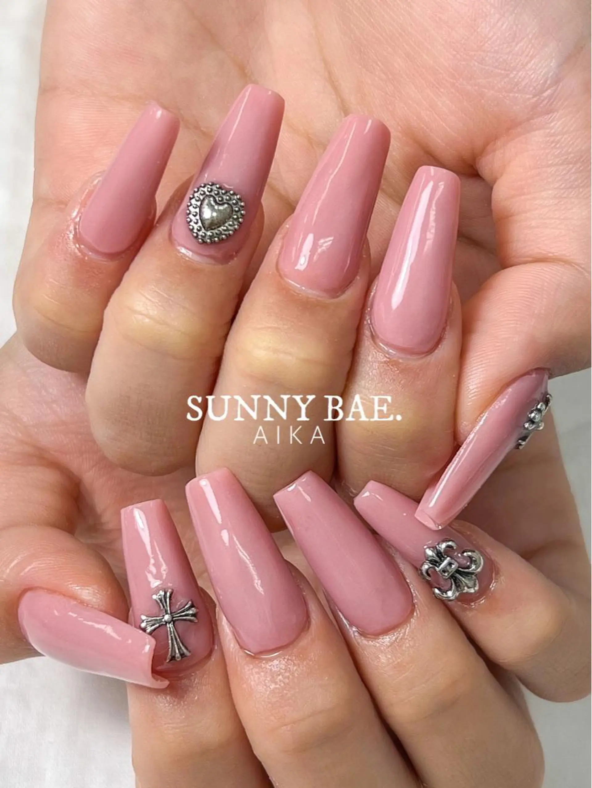 ロング ネイル ロング アートネイル キラキラネイル ロングネイル スカルプネイル SUNNY BAE.所属・Made By AIKAのネイルデザイン