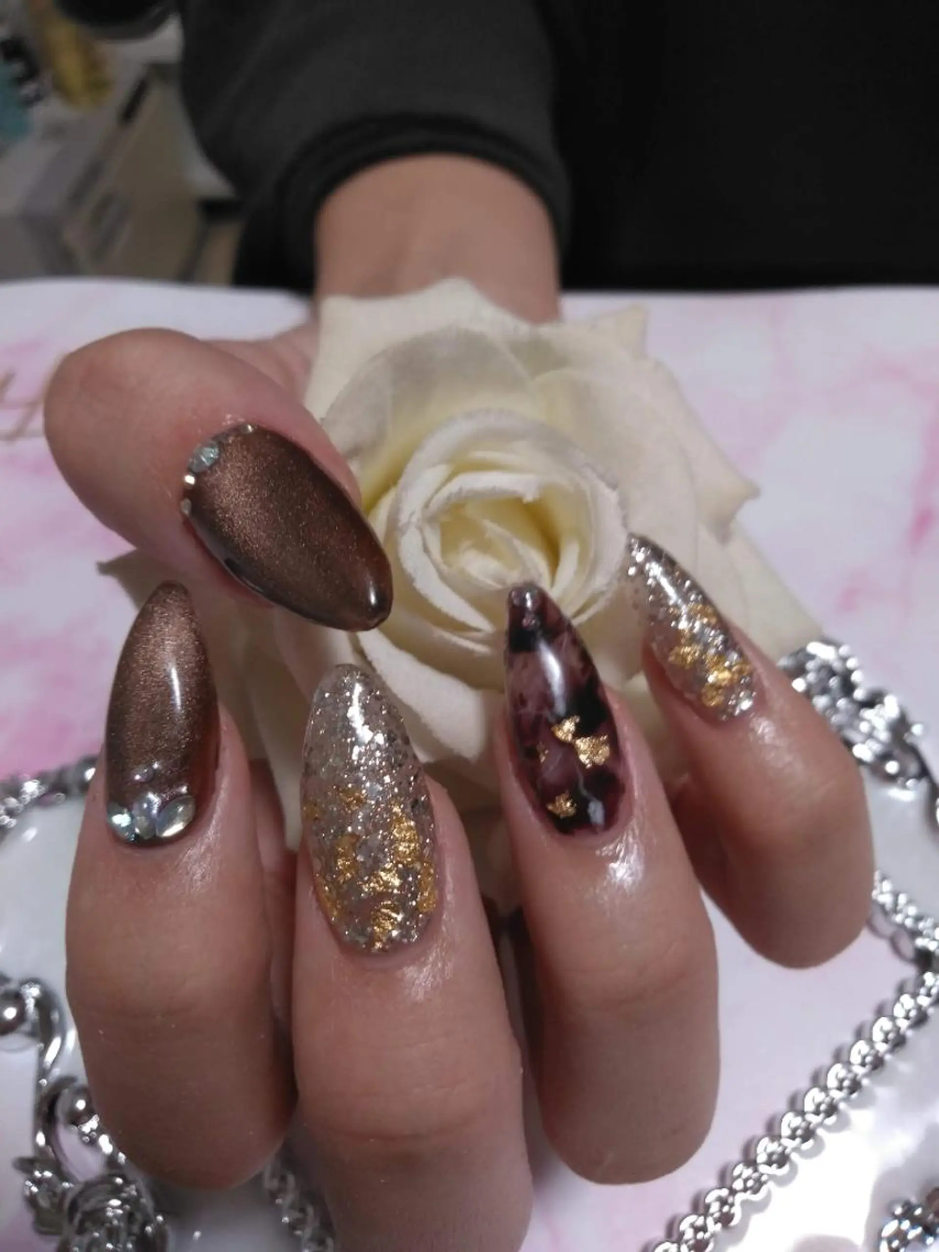 ネイル エステとネイル ローズコンフォートのネイルデザイン