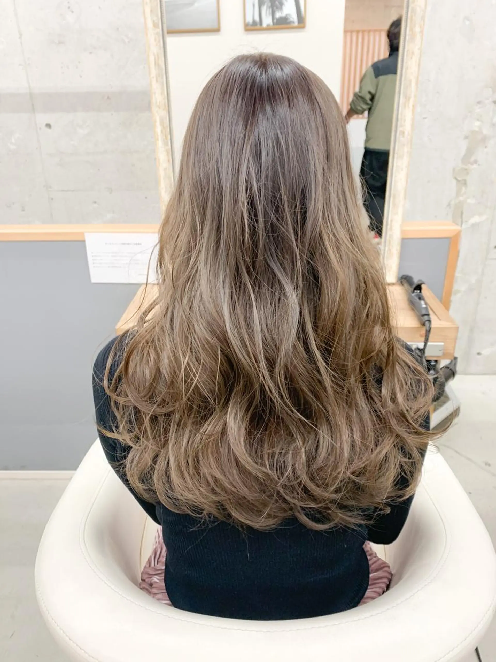ロング 切りっぱなしボブ アッシュ ボブ 斜めバング 伸ばしかけ ヘアカラー 角床直哉 カラーカットNO 1のヘアスタイル