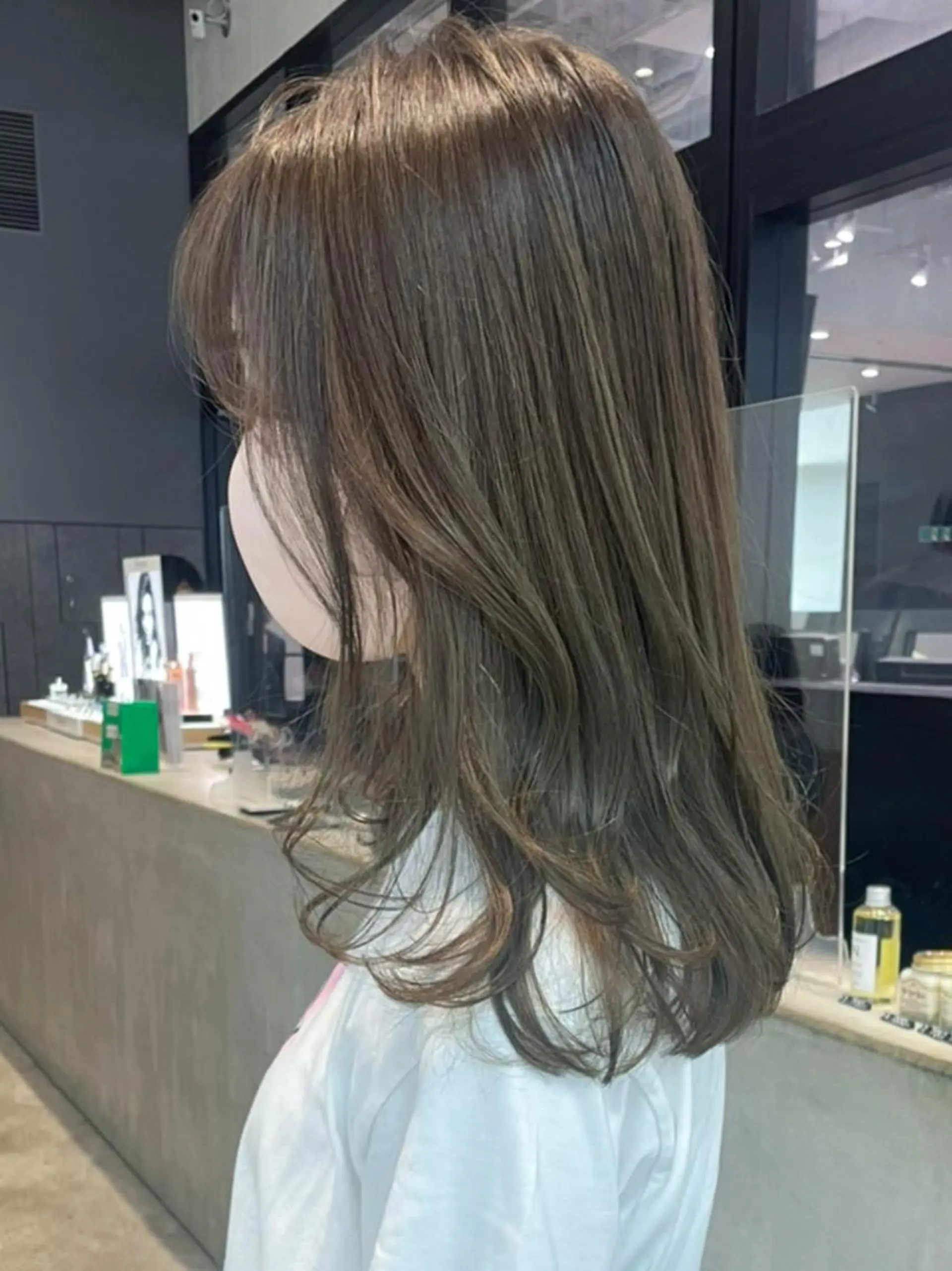 セミロング カラー ベージュカラー オリーブベージュ ITbyALBUM 藤沢店のヘアスタイル