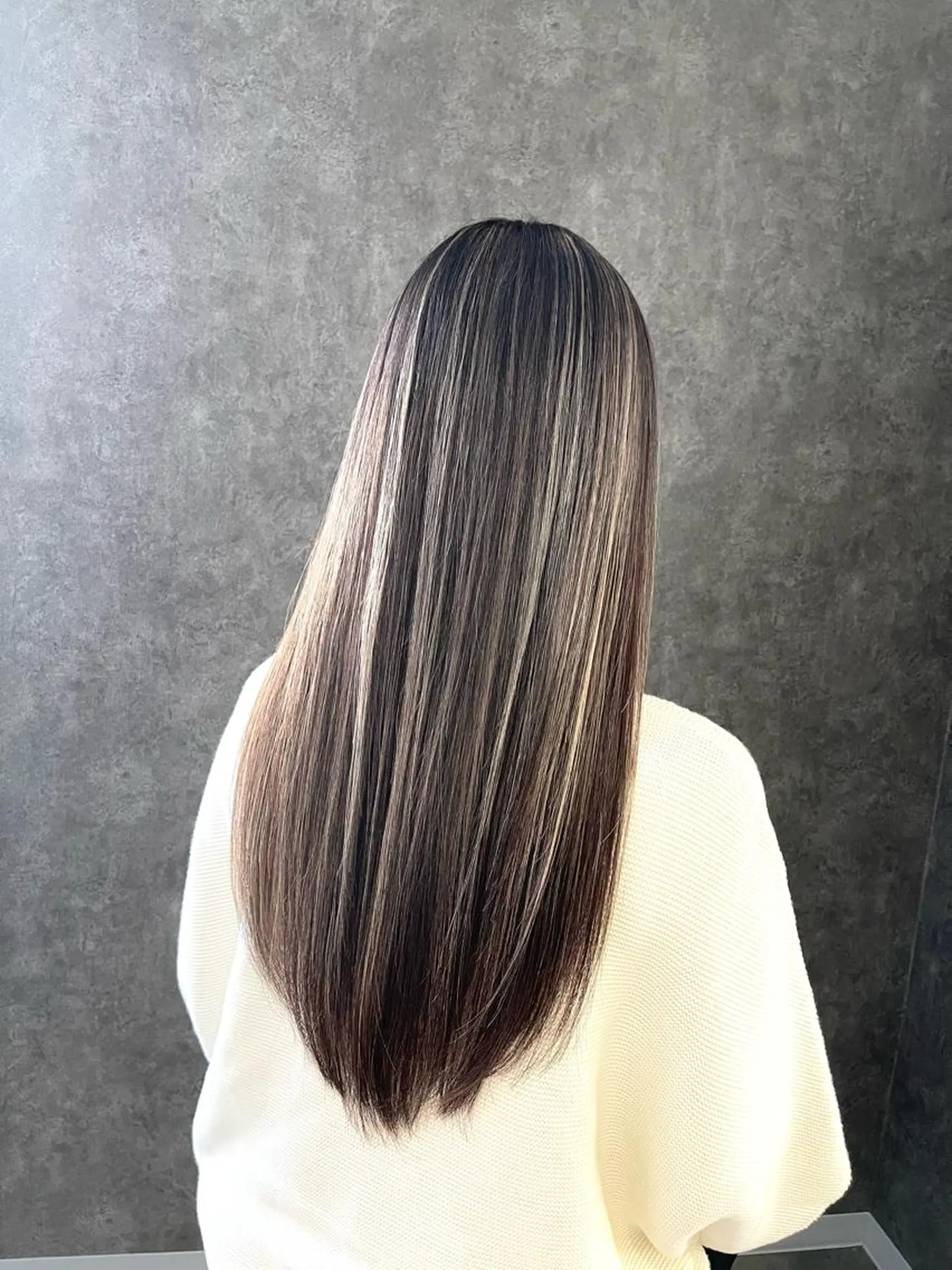 ロング カラー ブリーチ 髪質改善 🌈髪質改善カラーの 🌈坂本侑樹のヘアスタイル