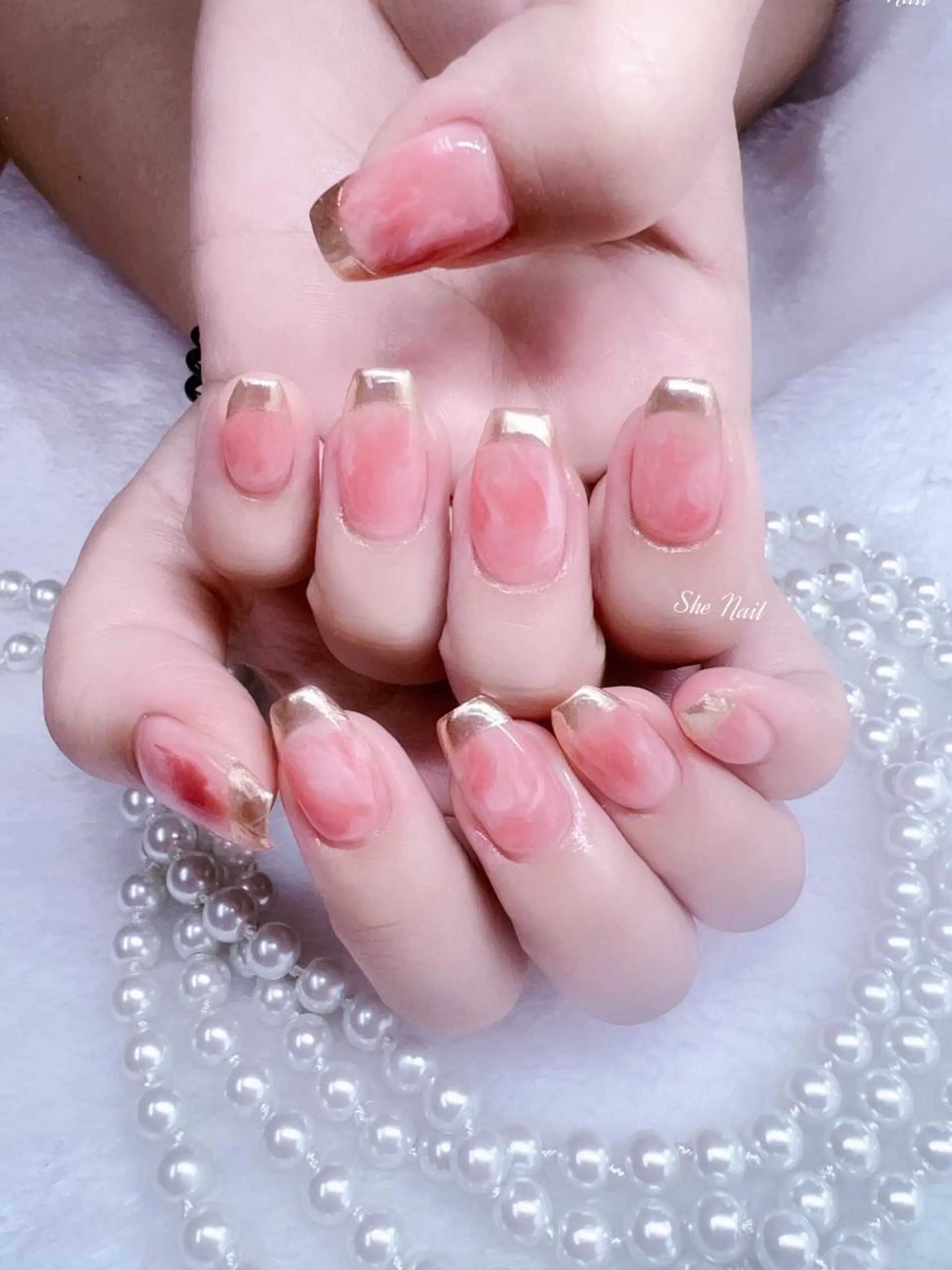 ネイル チークネイル 長さ出し フレンチネイル マグネットネイル ミラーネイル ハンドネイル She   Nail所属・ISA_ BELLAのネイルデザイン