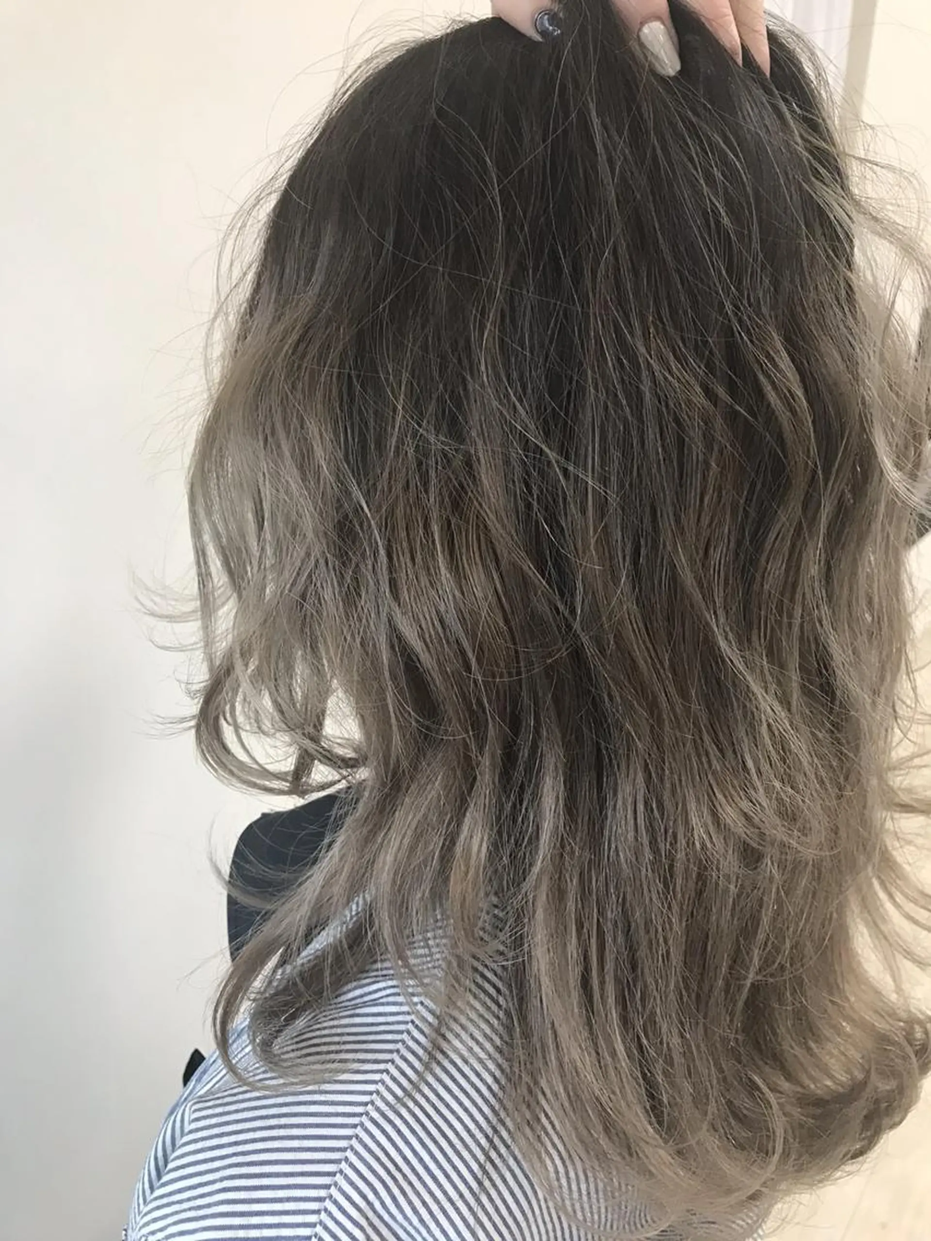 カラー デザインカラー Lienのヘアスタイル