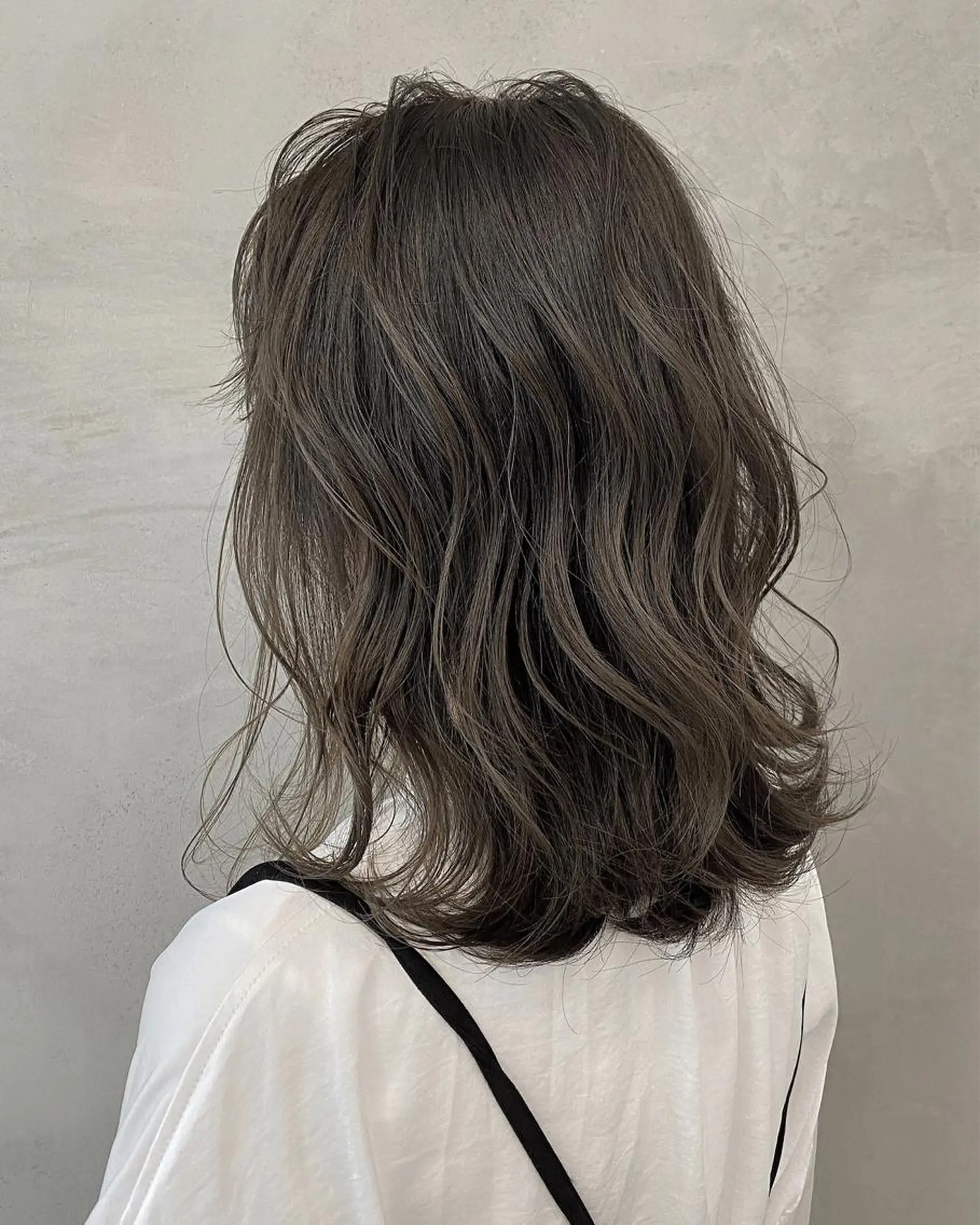 セミロング カラー 透明感カラー グレージュ カーキグレージュ カット ヘアカラー トリートメント 🫧透明感カラー🫧 OIKAWAのヘアスタイル