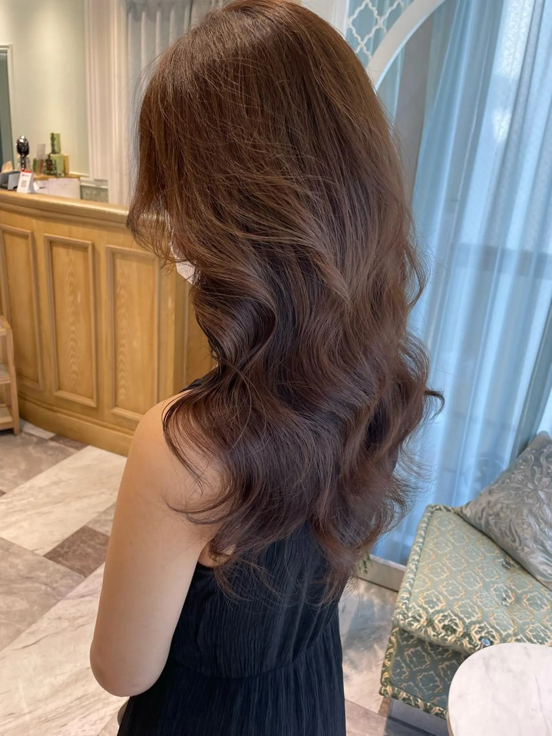 ロング カラー ベージュカラー 黒髪 ブリーチ ブルーカラー ブルーブラック ヘアカラー トリートメント 木屋元一/透明感 /レイヤー/顔まわりのヘアスタイル