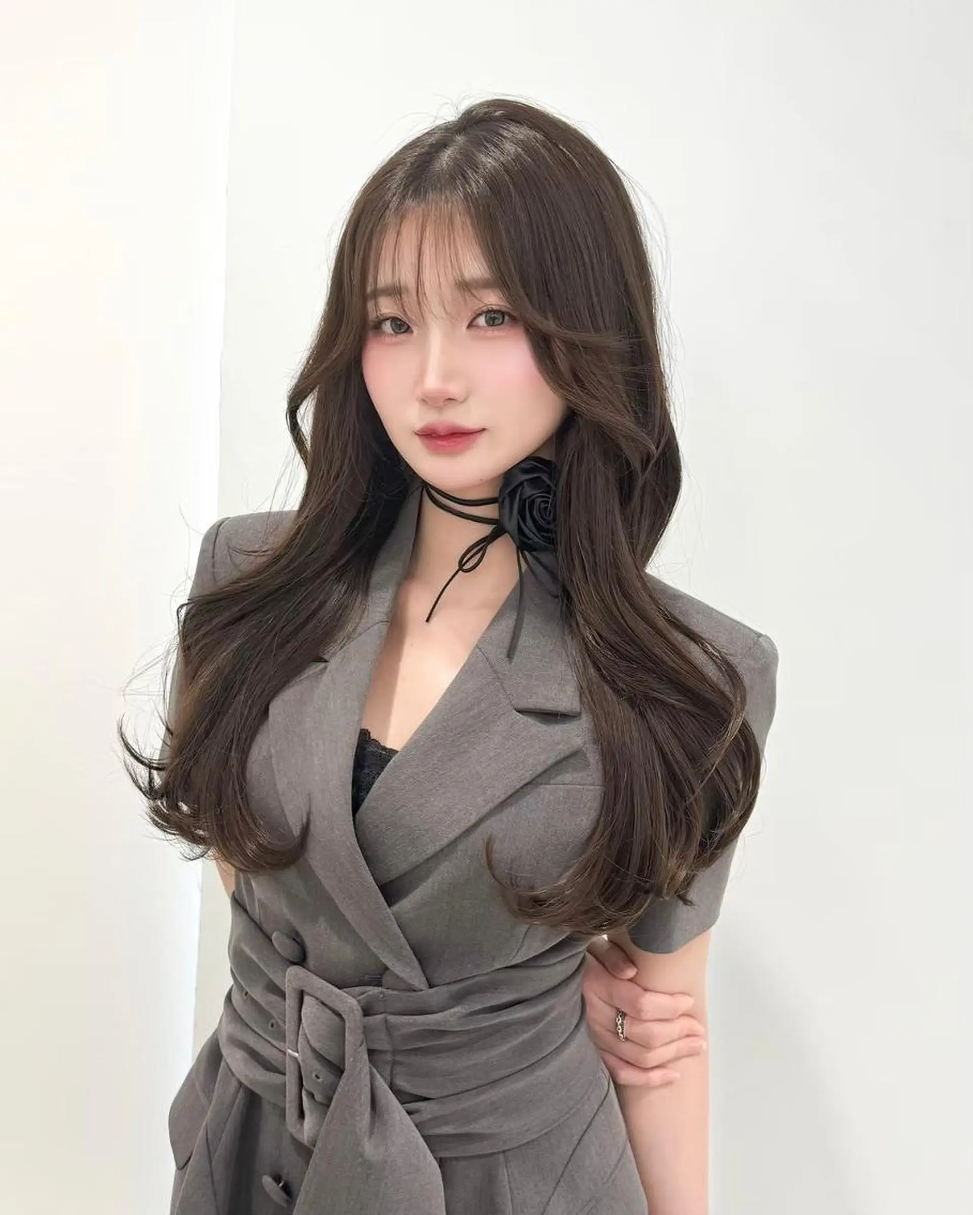 カラー 韓国🇰🇷トレンド レイヤーカット🩶のヘアスタイル