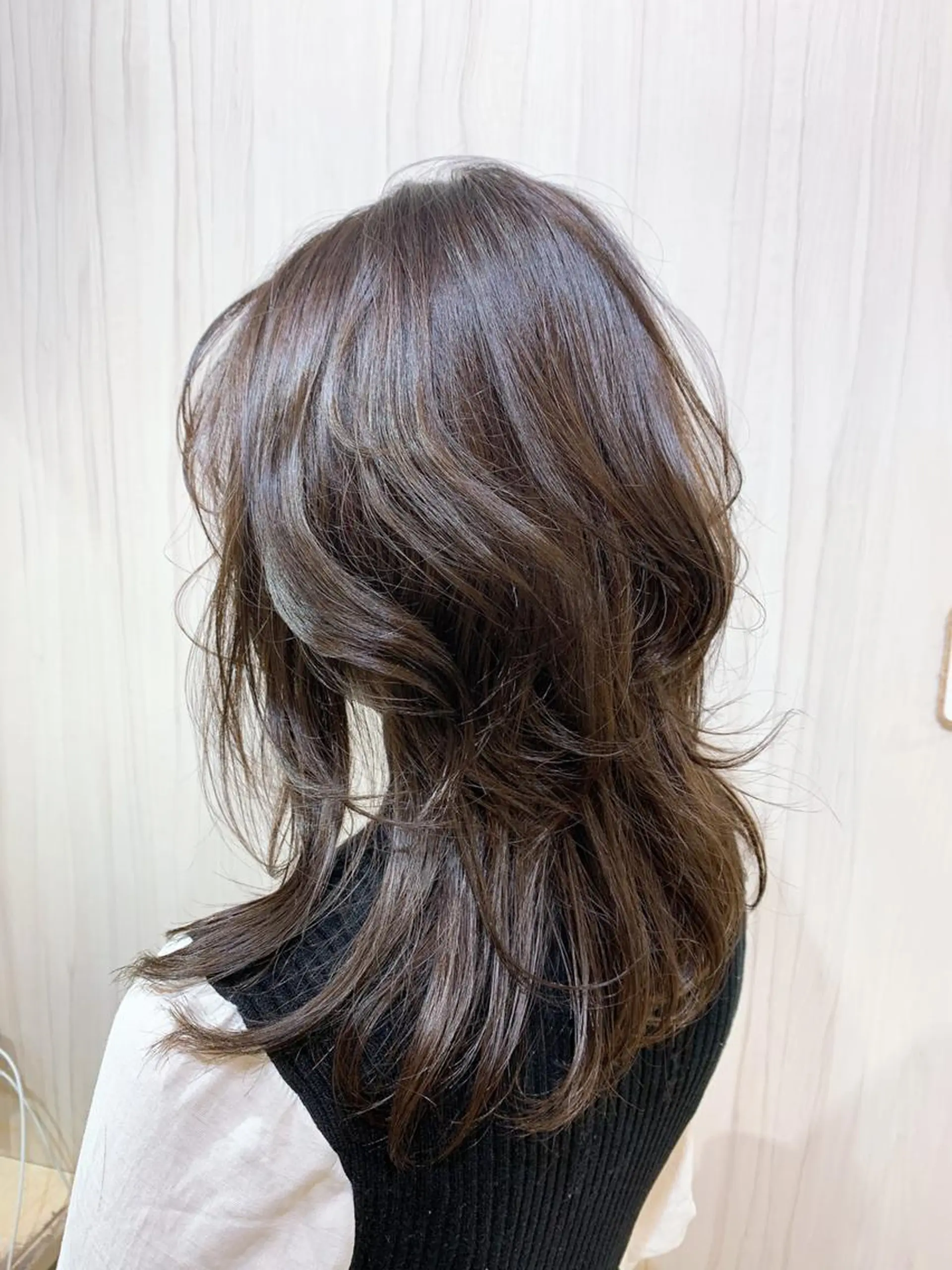 カラー 嶋村夏実🌼レイヤー 🌸白髪ぼかしのヘアスタイル