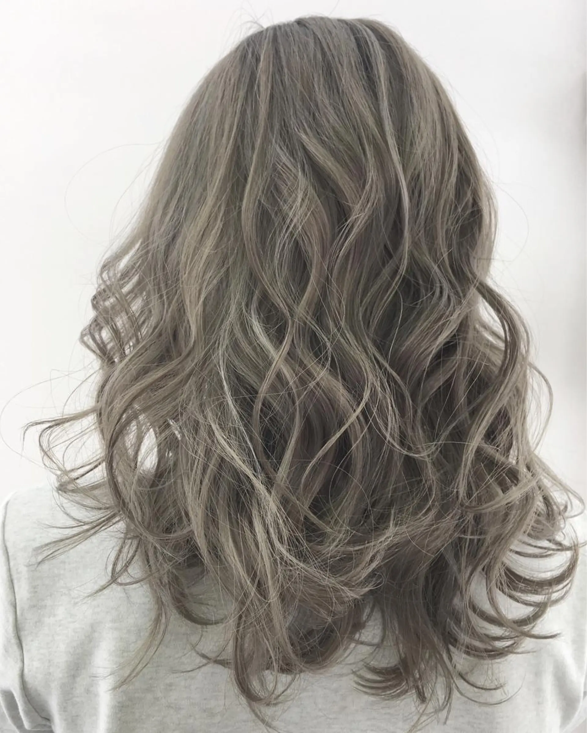 セミロング カラー ヘアアレンジ ヘアカラー シアーベージュニスト 🥣大石亜里紗のヘアスタイル