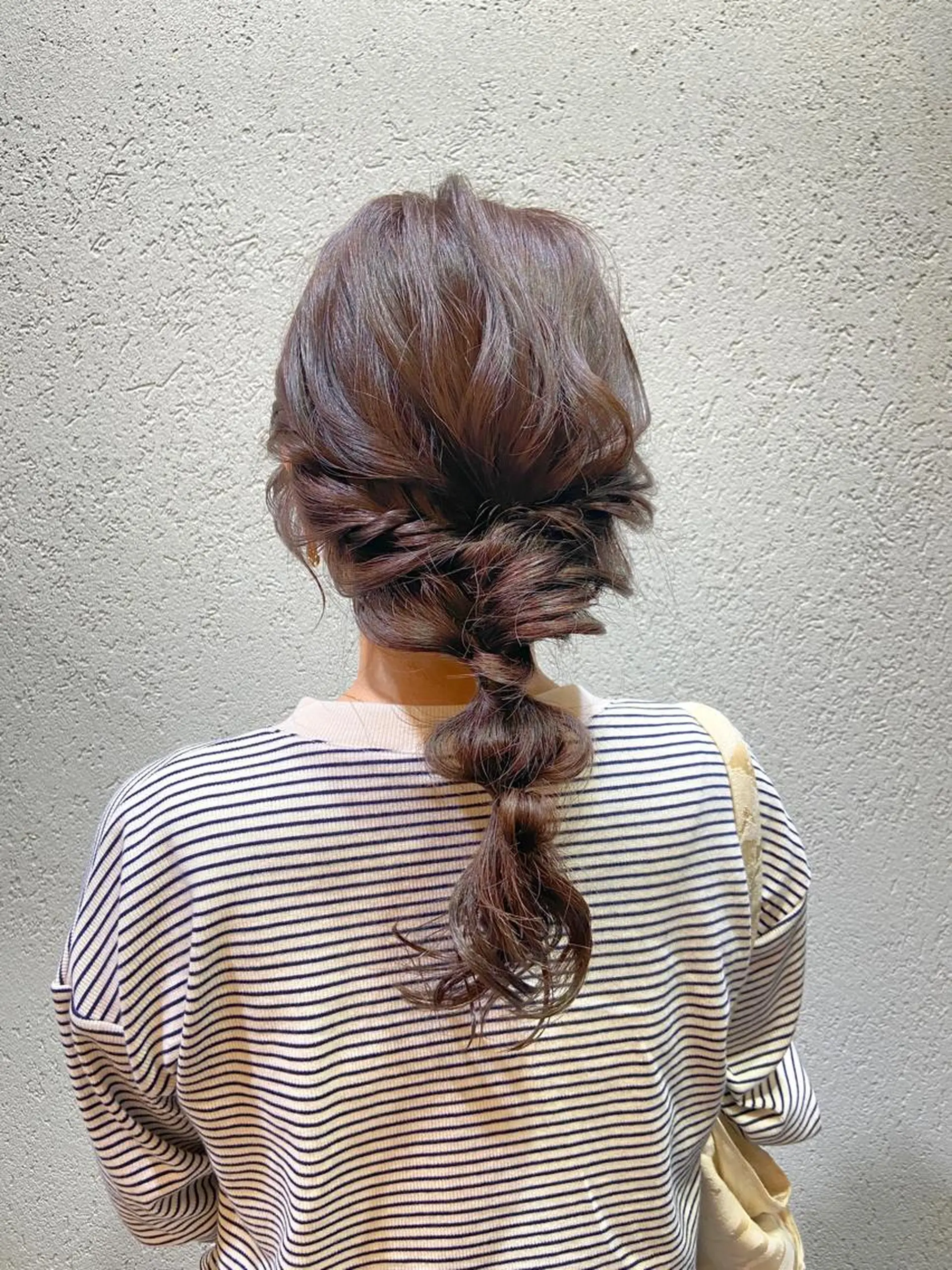 ロング カラー グレージュ ノイシキ サキのヘアスタイル