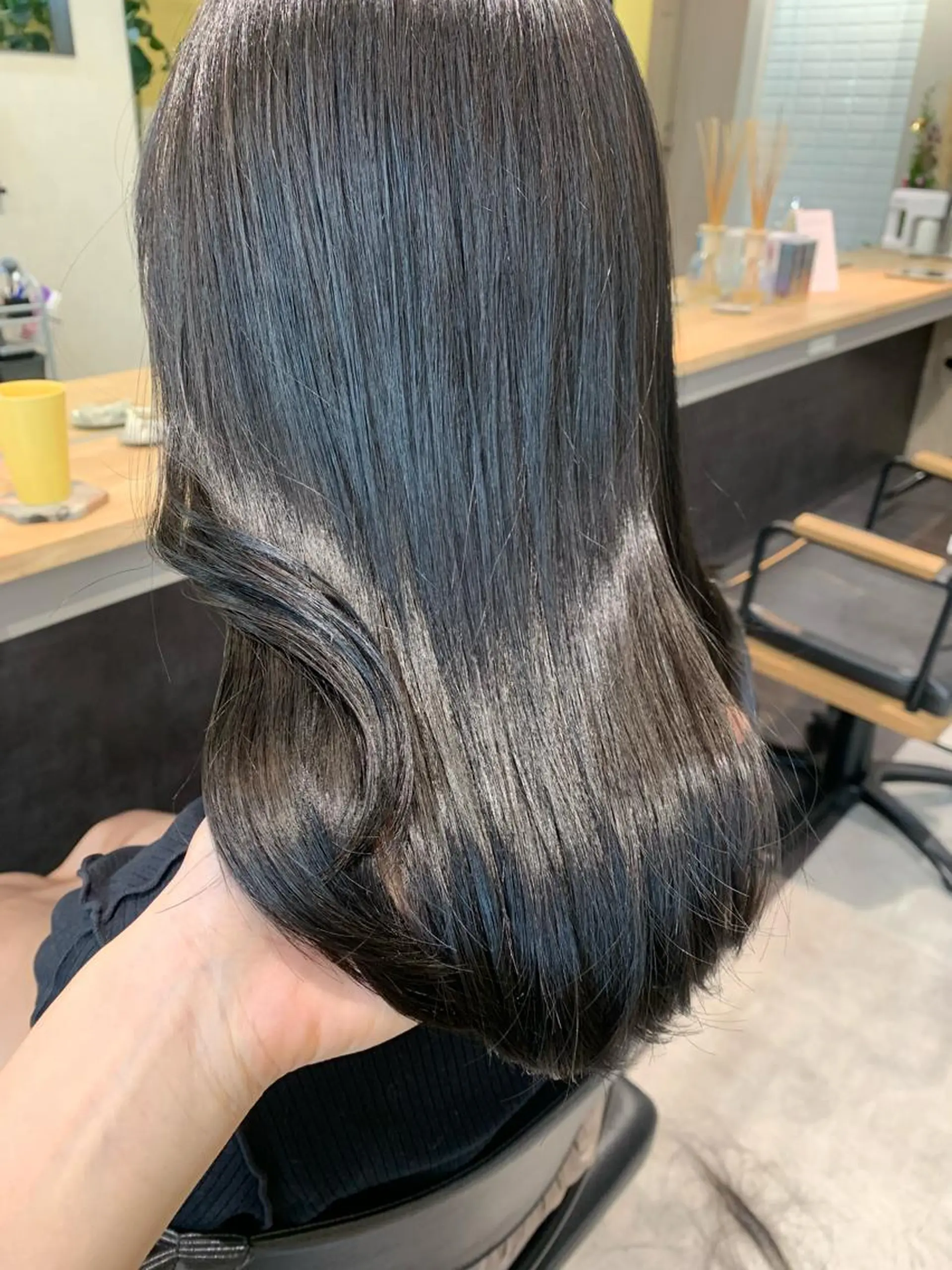 ミディアム カラー 黒髪 グレーブラック カット ヘアカラー トリートメント hub hair レイヤー/透明感のヘアスタイル