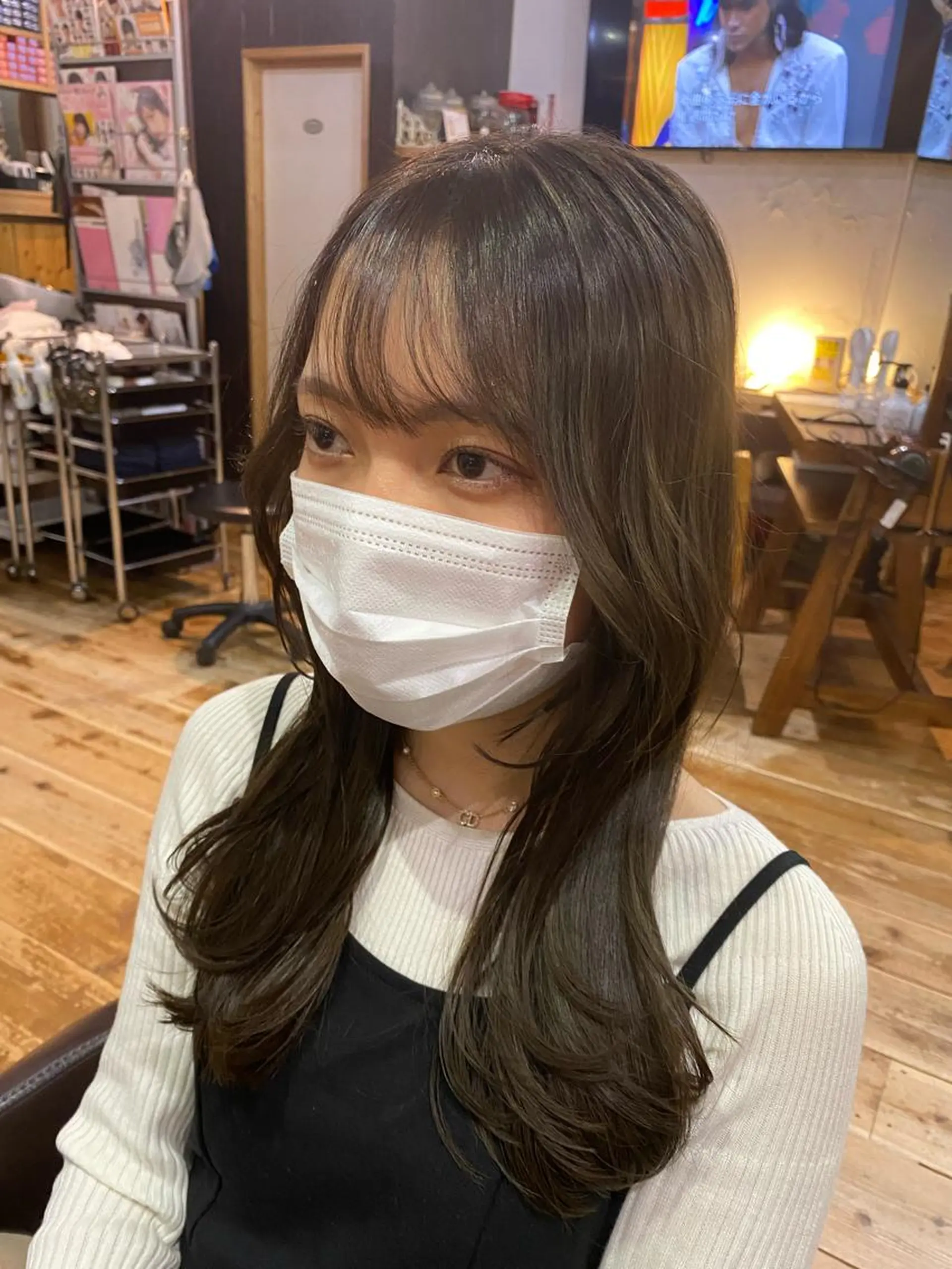 ミディアム カラー ヘアアレンジ くびれヘア 【韓国レイヤー特化 ハッシュカット】のヘアスタイル