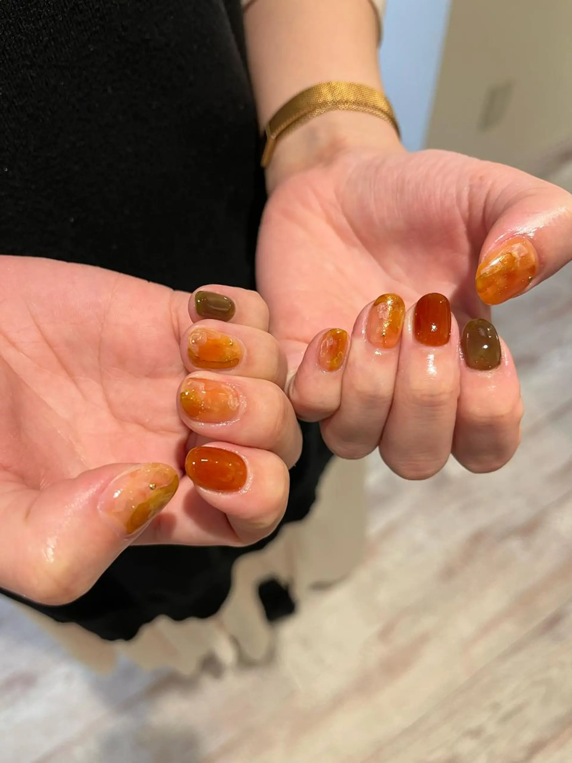 ネイル ブラウン ハンドネイル une／YUKINA 🫧大人nuanceのネイルデザイン