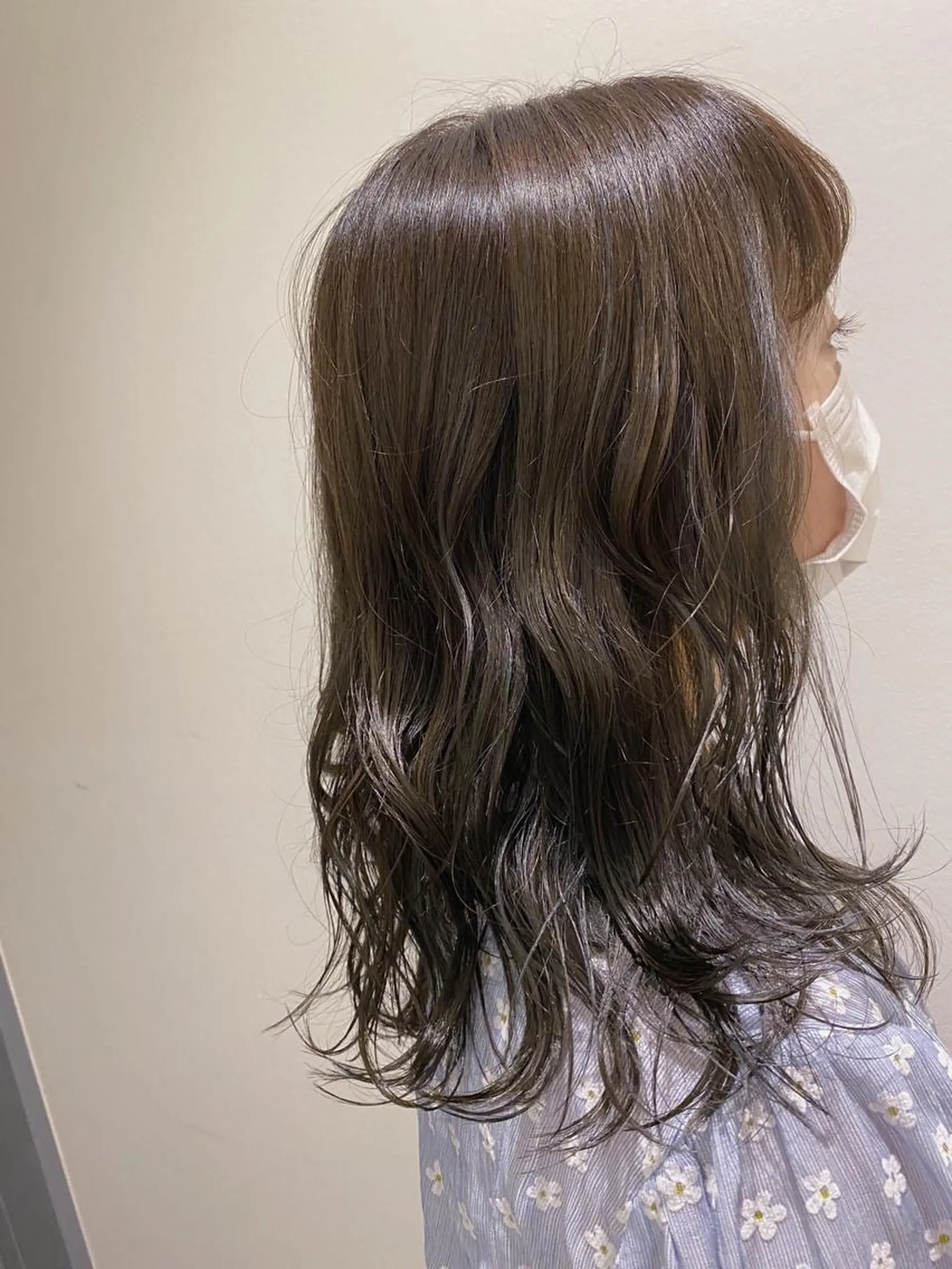 ミディアム カラー アッシュ ベージュカラー 透明感カラー ヘアカラー トリートメント 吉田 光佑のヘアスタイル