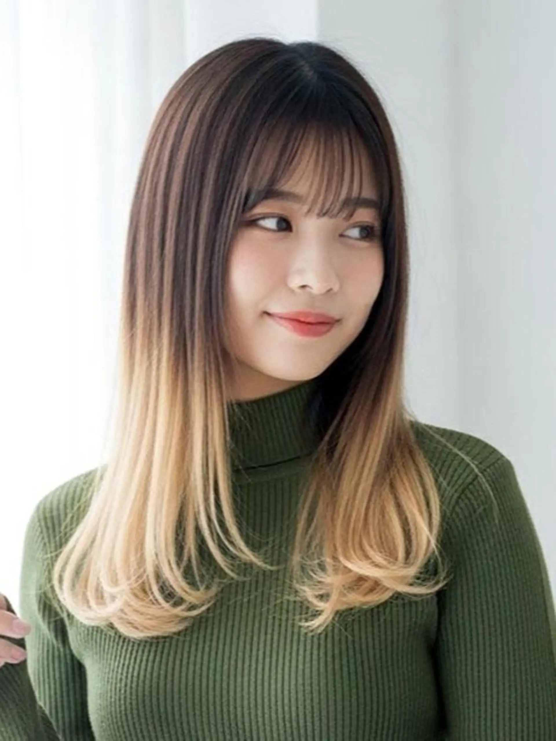 カラー バレイヤージュ ブリーチ ケアブリーチ ダブルカラー イヤリングカラー Helena EZGのヘアスタイル