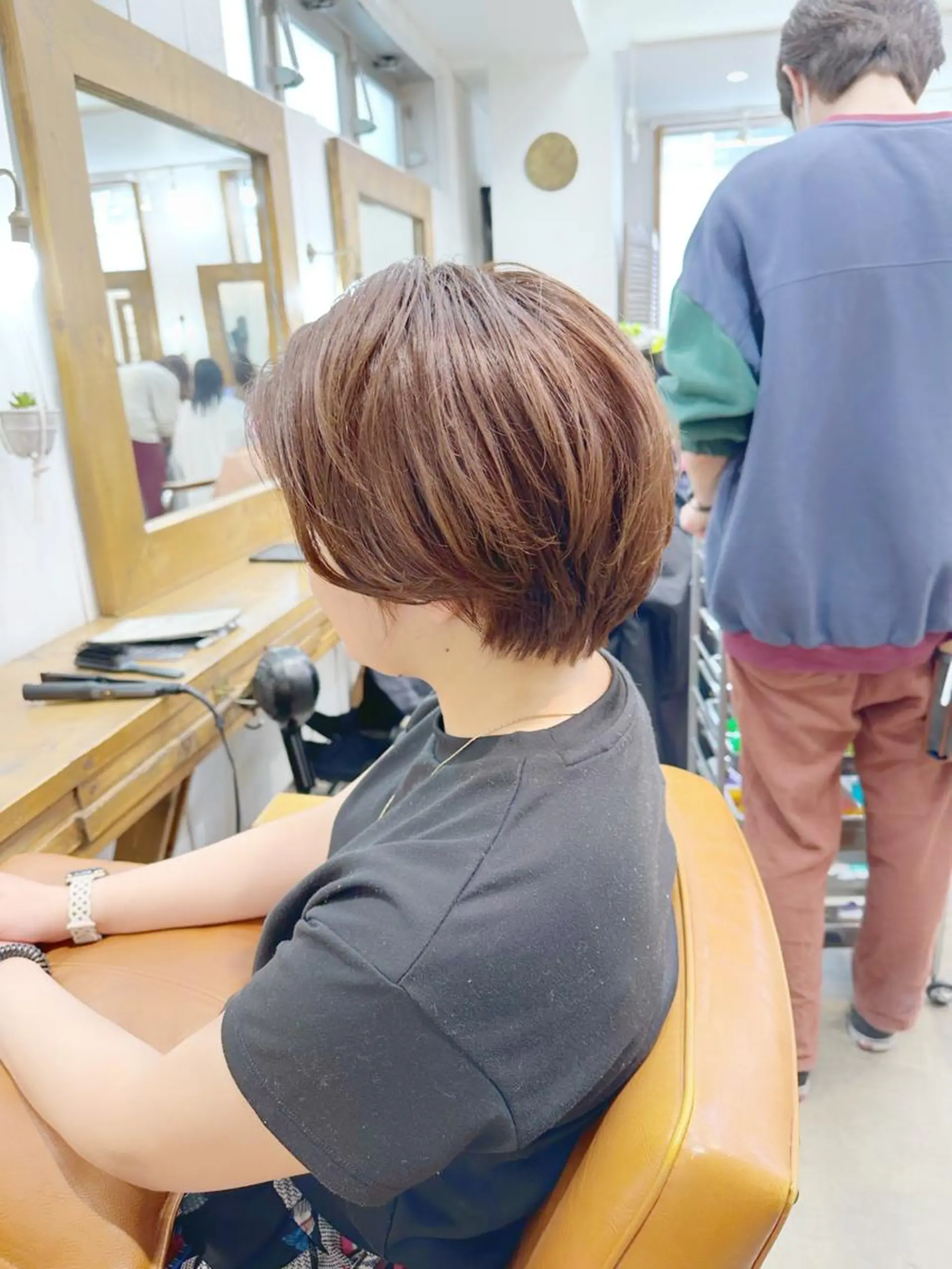 ショート カラー アディクシーカラー 透明感カラー デザインカラー イヤリングカラー ハイライトカラー カット ヘアカラー newline銀座所属・銀座ショート/ 大人ショート/金子涼のヘアスタイル