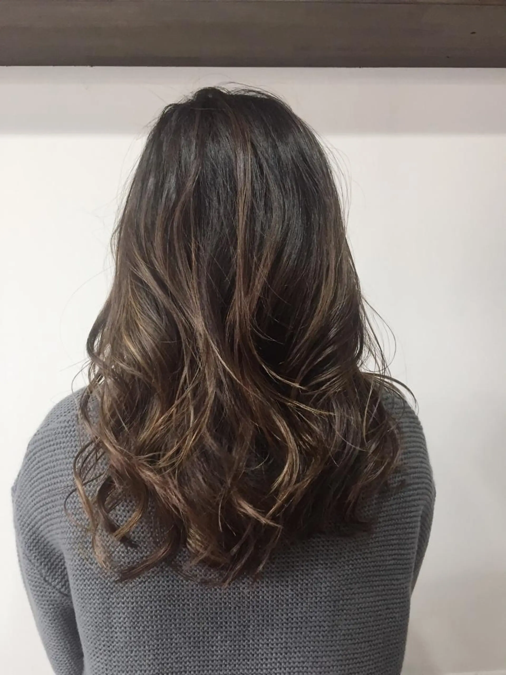 ロング カラー ベージュカラー フォギーベージュ グラデーションカラー カラー特化サロン大阪 ルービック江坂/新城のヘアスタイル